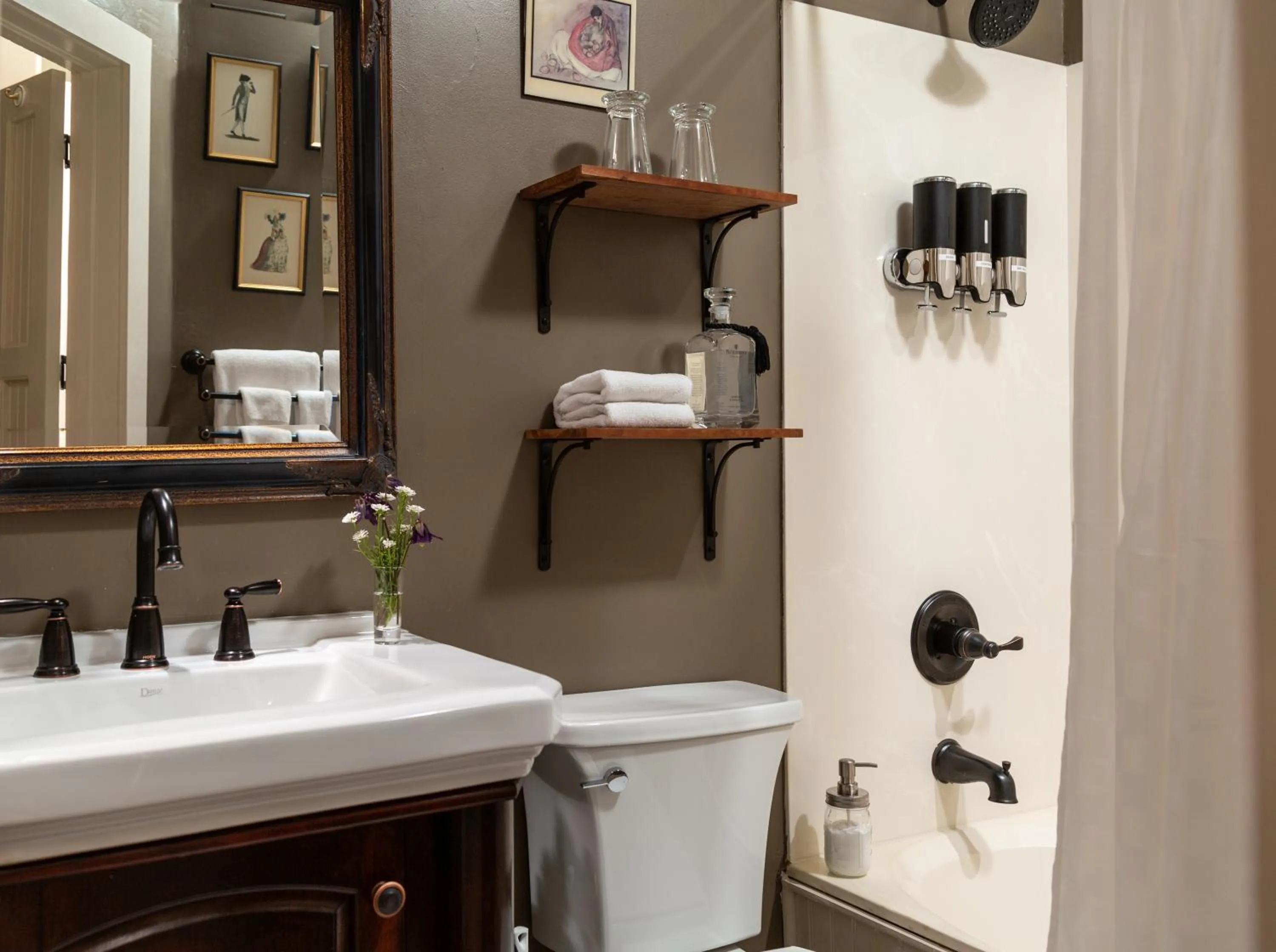 Pets in Inn at Woodhaven-In the Heart of the Bourbon Trail-Over 12 Distilleries Nearby