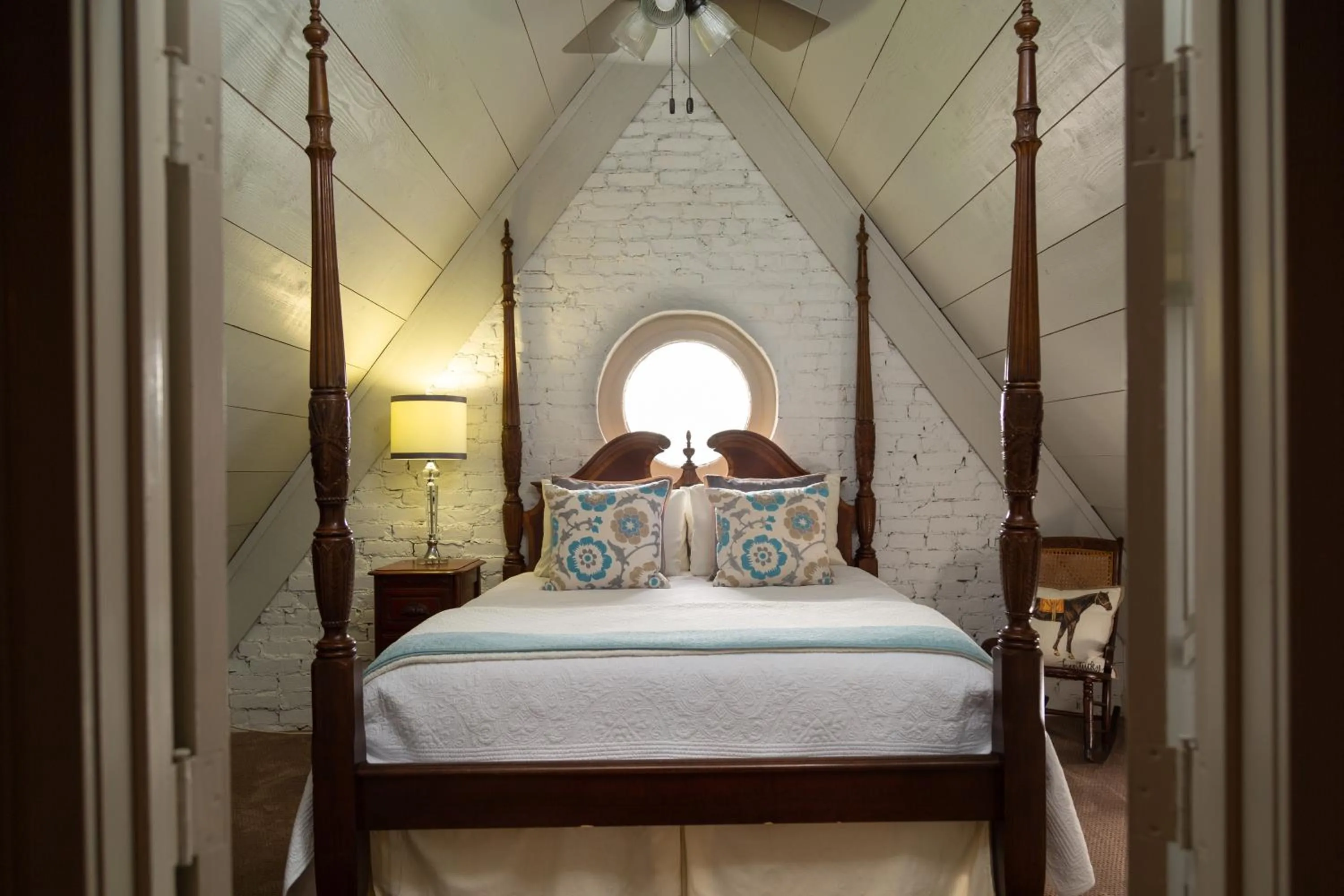 Bed in Inn at Woodhaven-In the Heart of the Bourbon Trail-Over 12 Distilleries Nearby