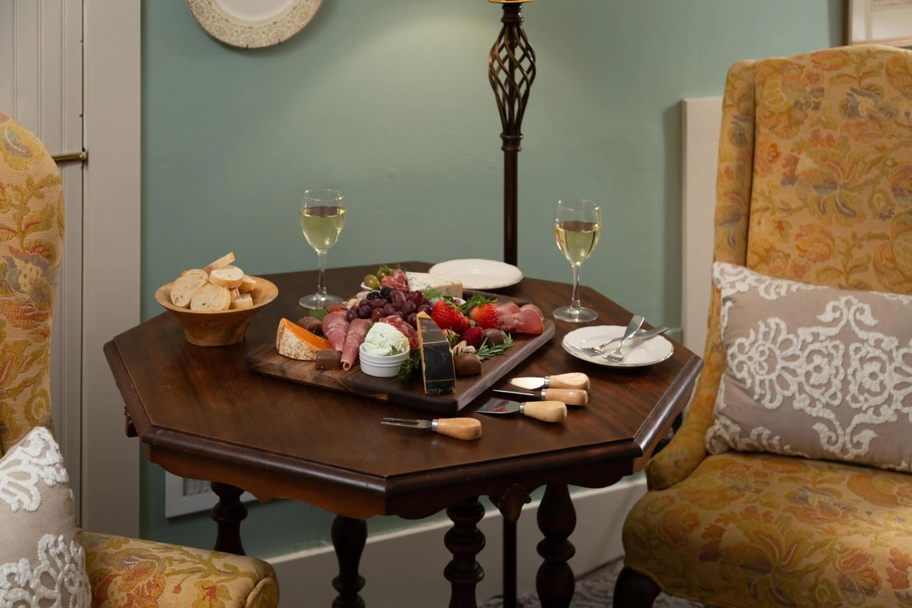 Food and drinks in Inn at Woodhaven-In the Heart of the Bourbon Trail-Over 12 Distilleries Nearby