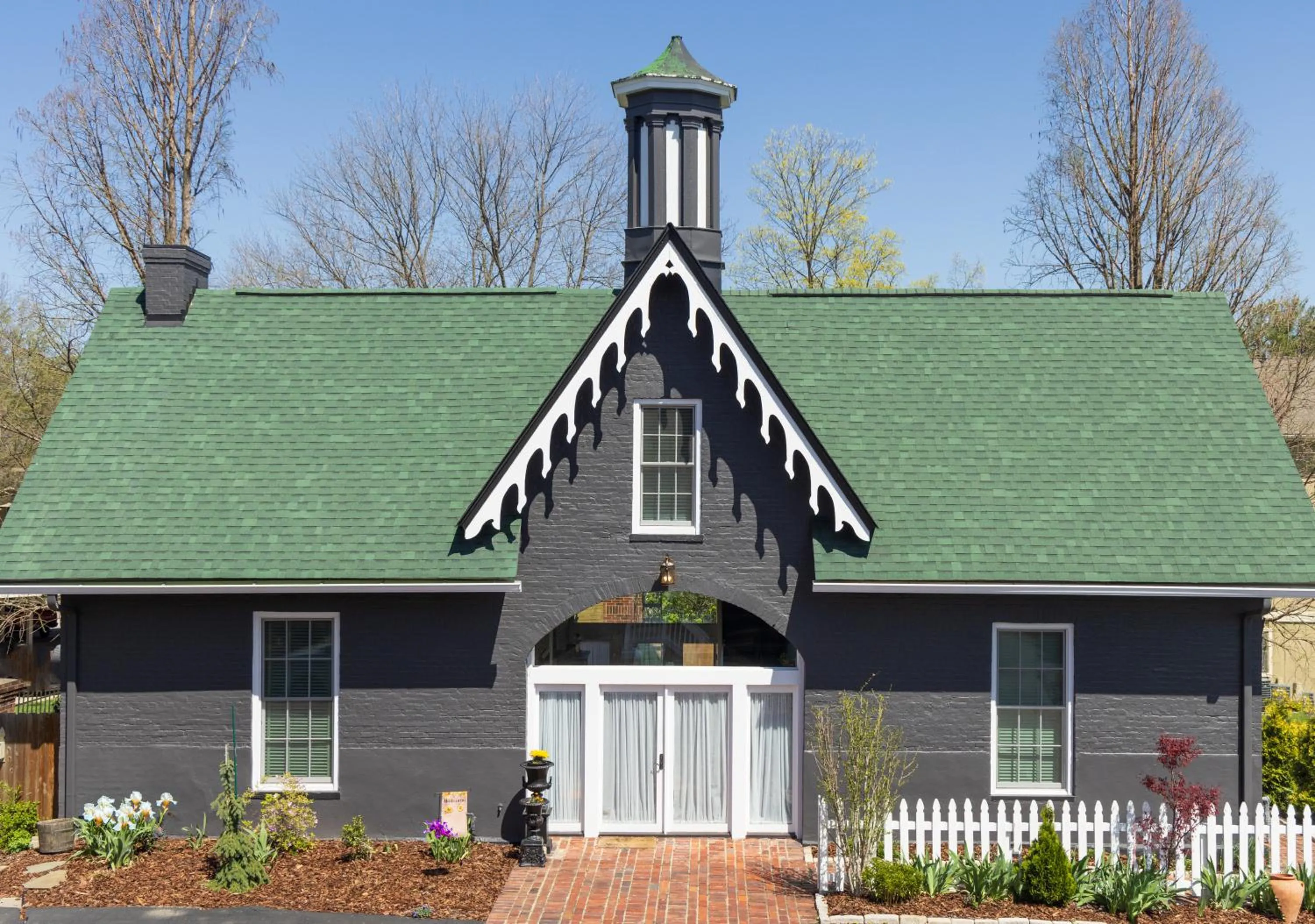 Property building in Inn at Woodhaven-In the Heart of the Bourbon Trail-Over 12 Distilleries Nearby