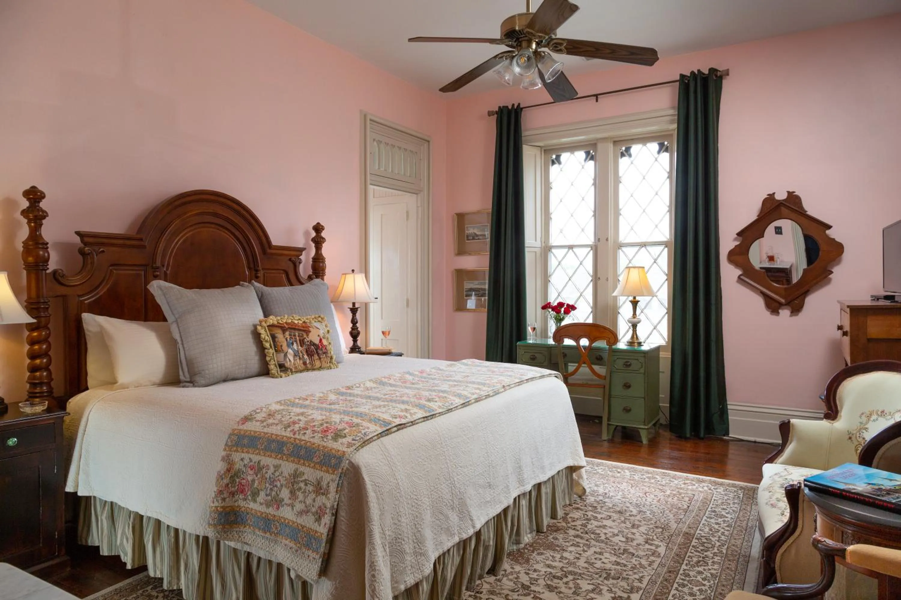 Bed in Inn at Woodhaven-In the Heart of the Bourbon Trail-Over 12 Distilleries Nearby