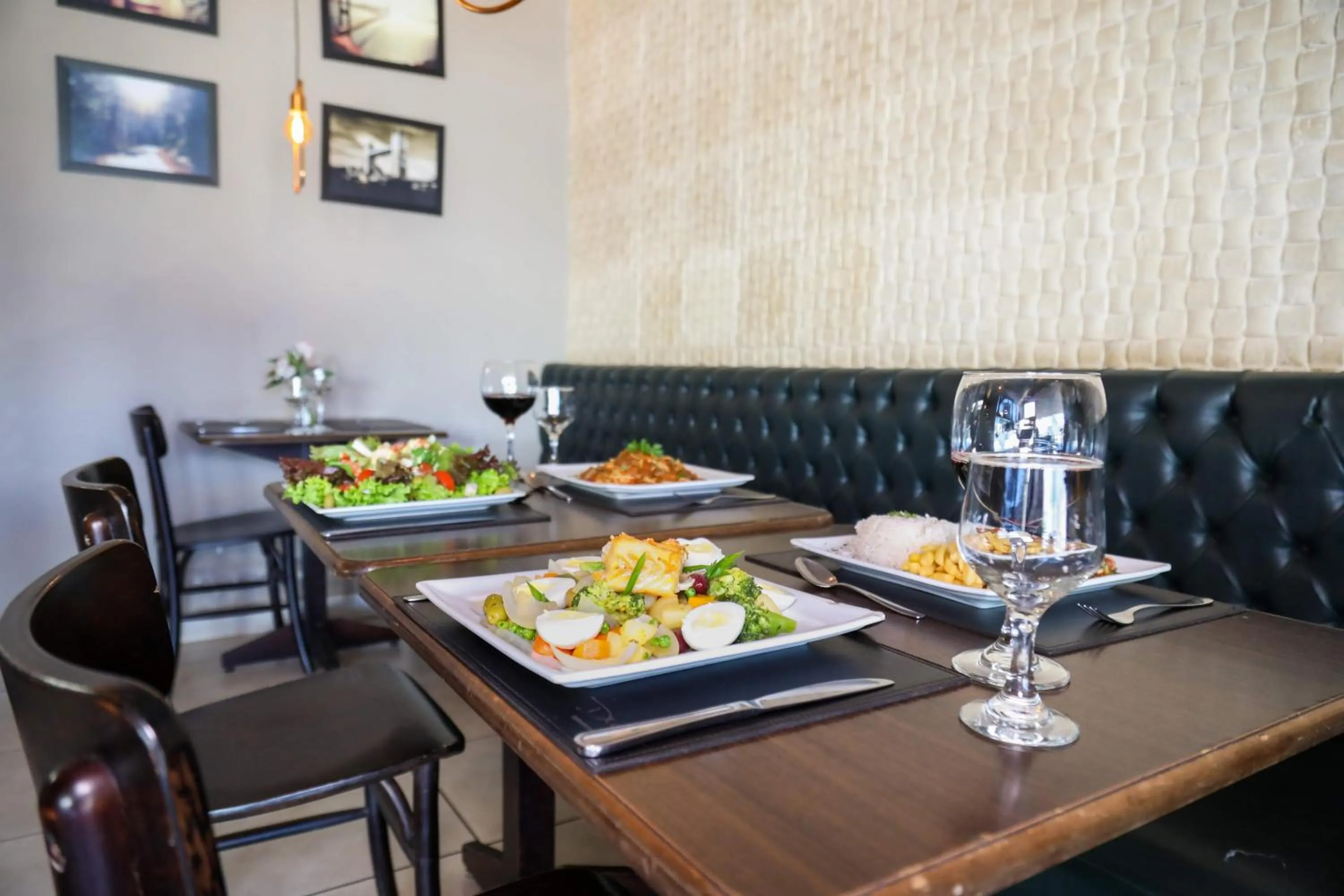 Restaurant/places to eat in Golden Tulip Goiania Address