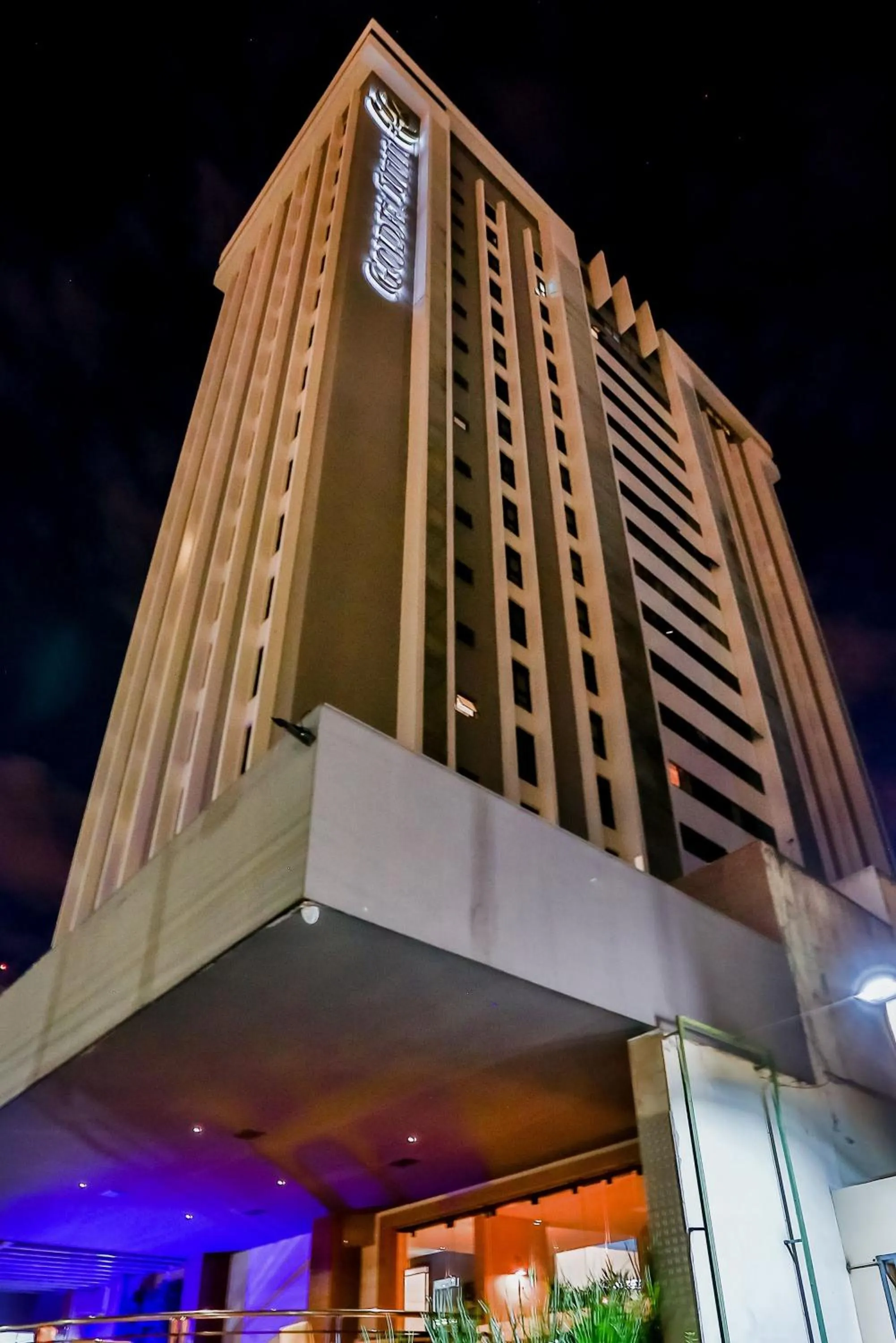 Facade/entrance in Golden Tulip Goiania Address