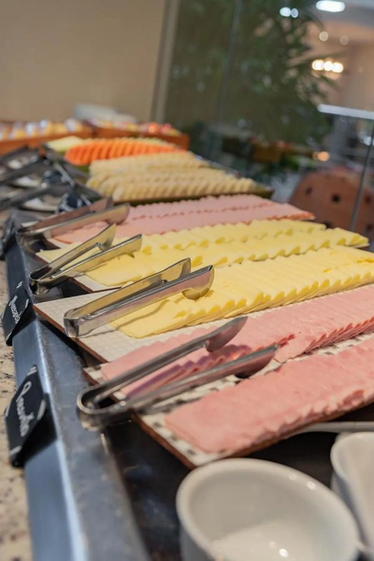 Buffet breakfast in Golden Tulip Goiania Address