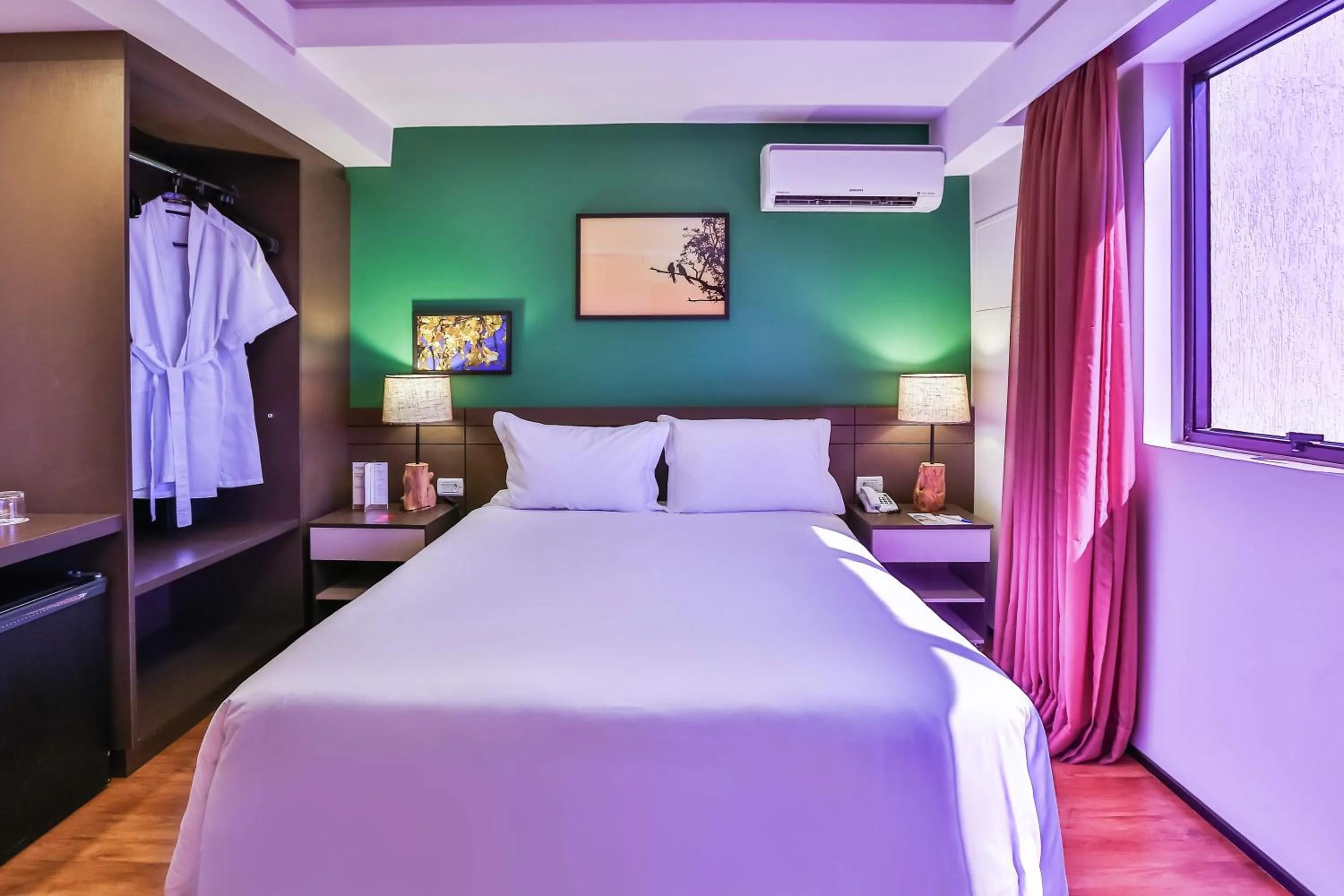 Photo of the whole room, Bed in Golden Tulip Goiania Address