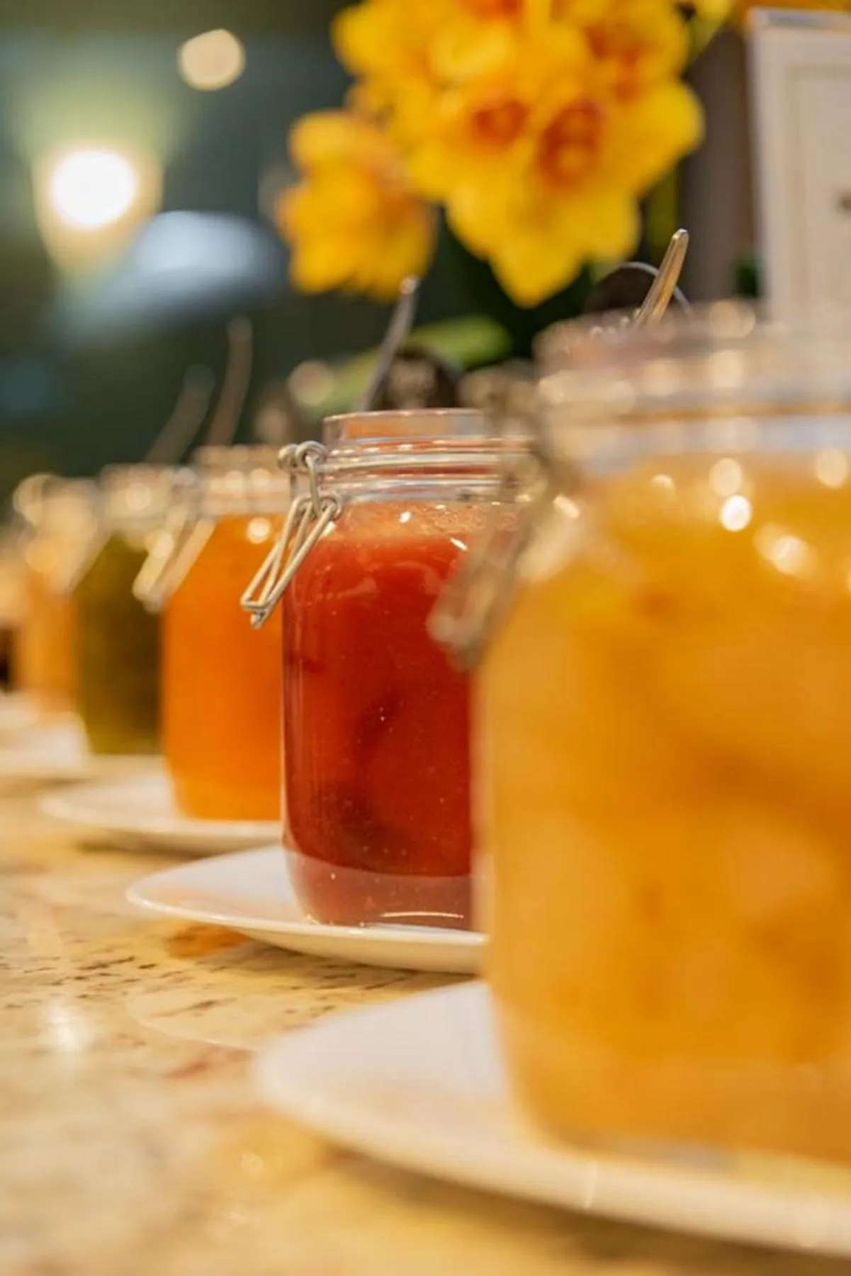 Buffet breakfast in Golden Tulip Goiania Address