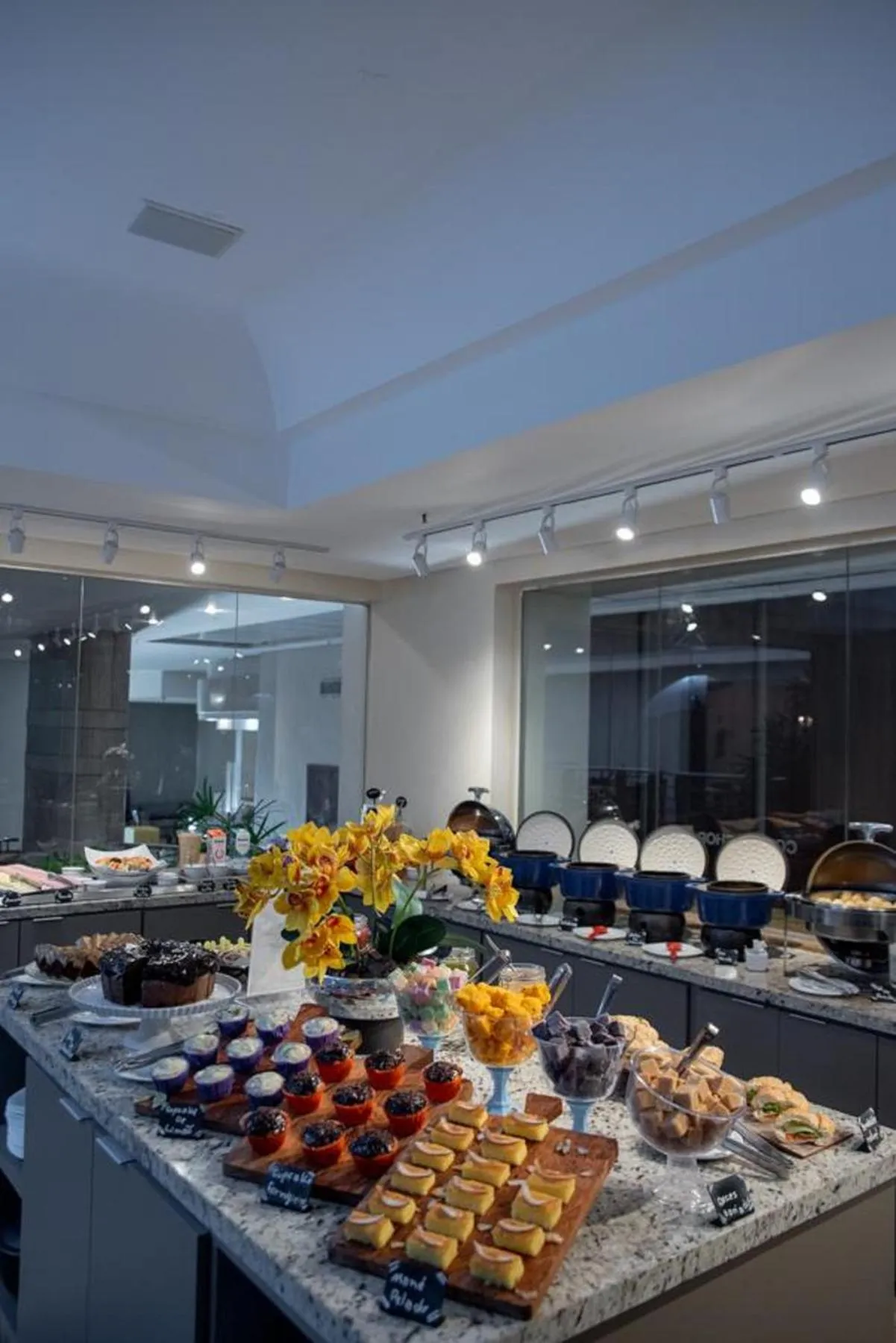 Buffet breakfast in Golden Tulip Goiania Address