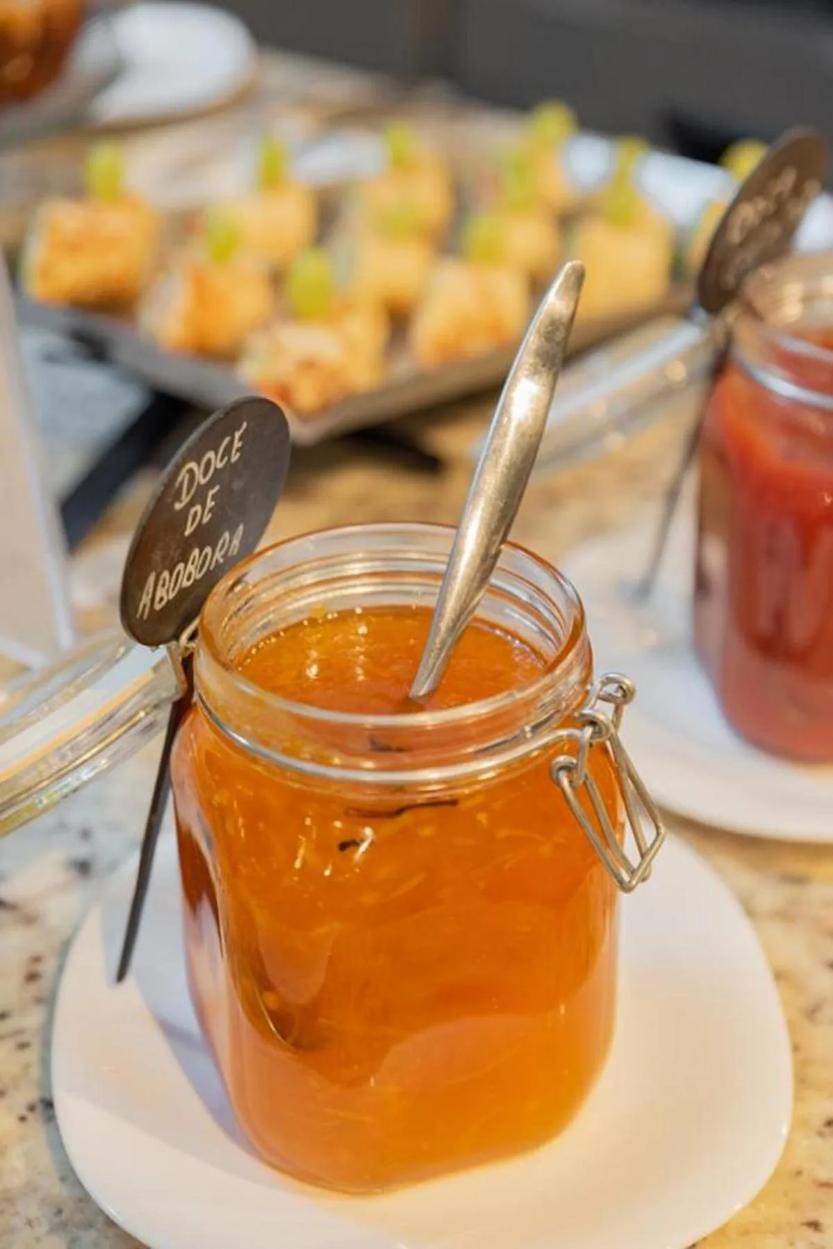 Buffet breakfast in Golden Tulip Goiania Address