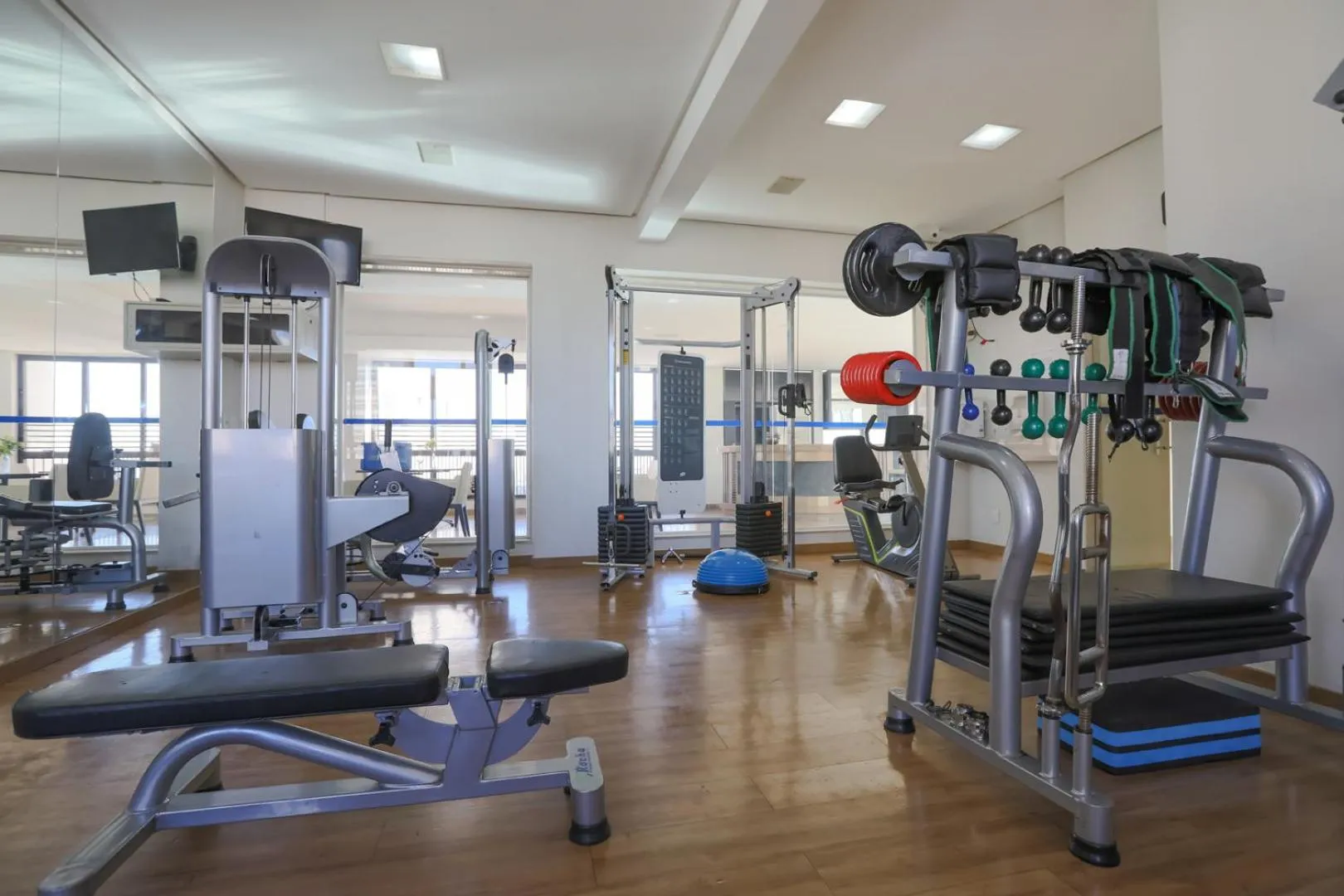 Fitness centre/facilities in Golden Tulip Goiania Address