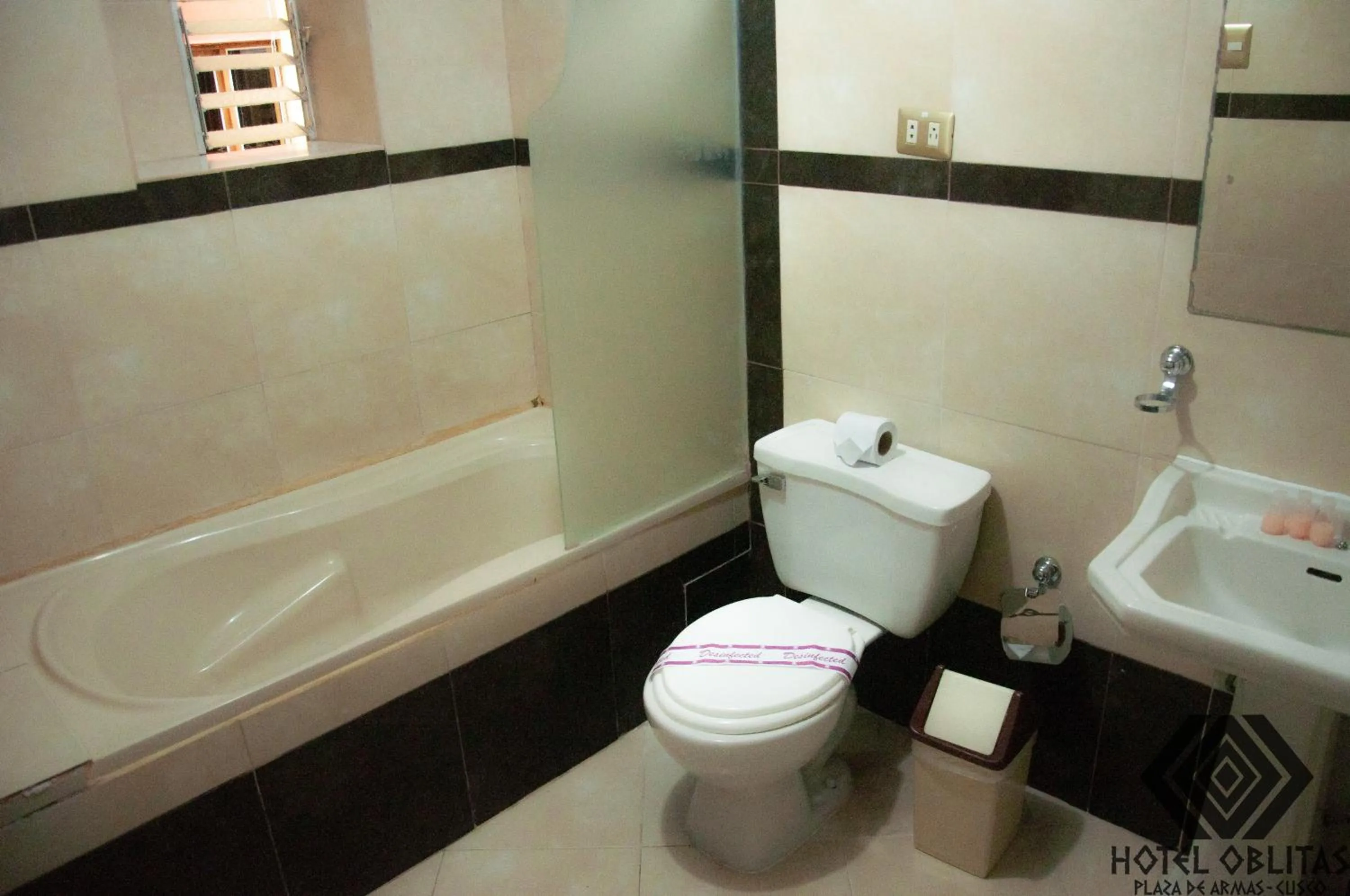 Shower in Hotel Oblitas Plaza de Armas Cusco