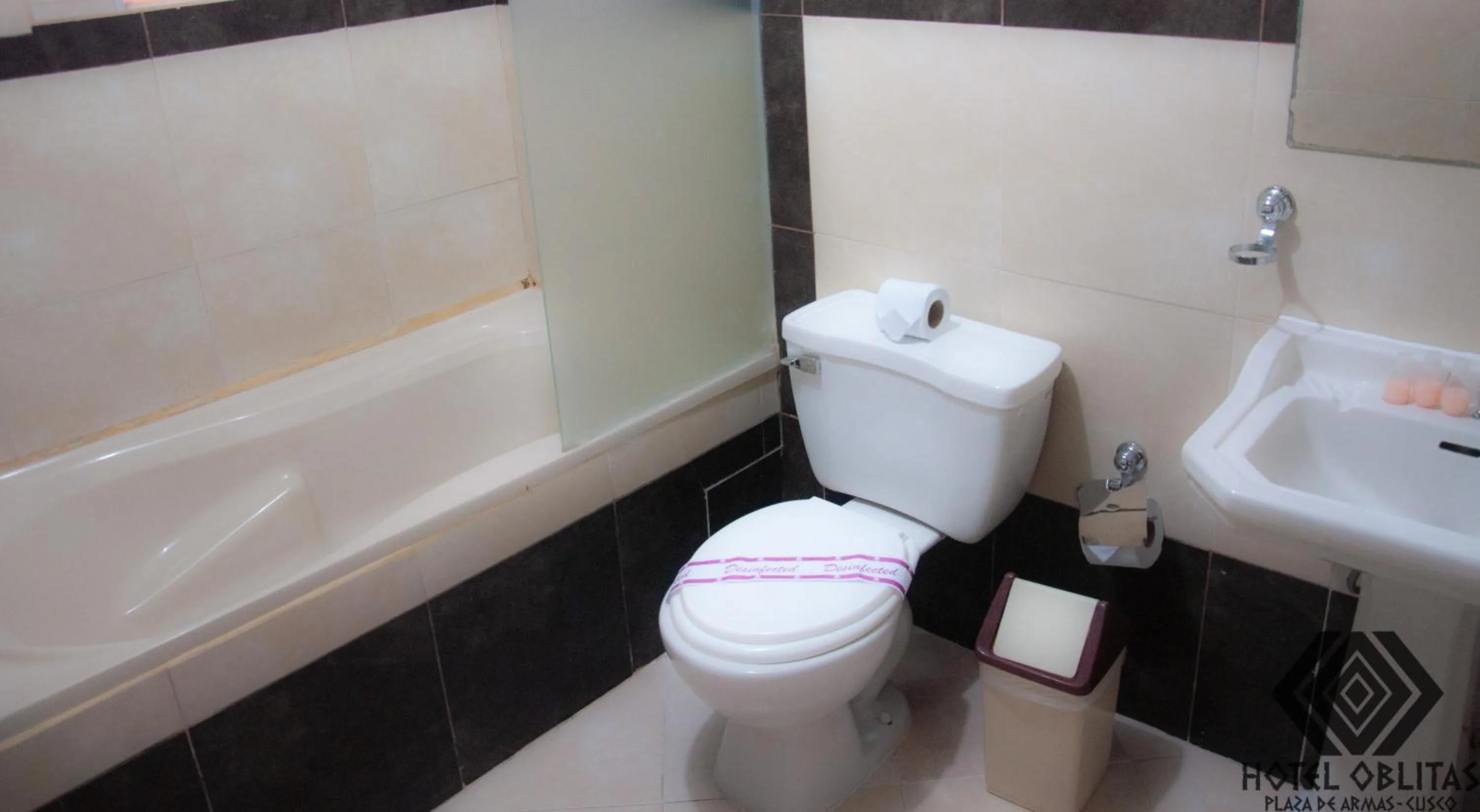 Shower in Hotel Oblitas Plaza de Armas Cusco