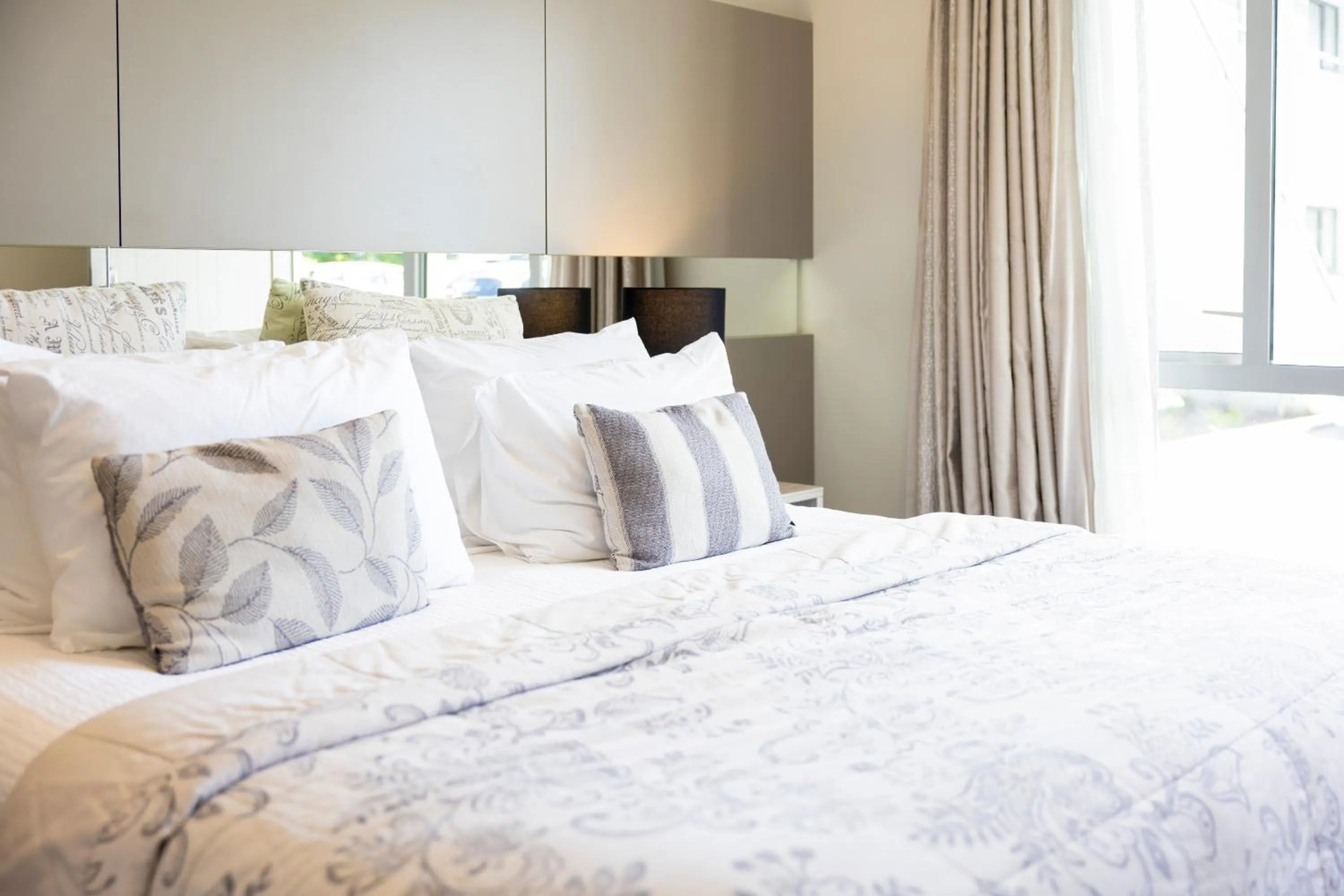 Bedroom, Bed in Airport Gateway Hotel