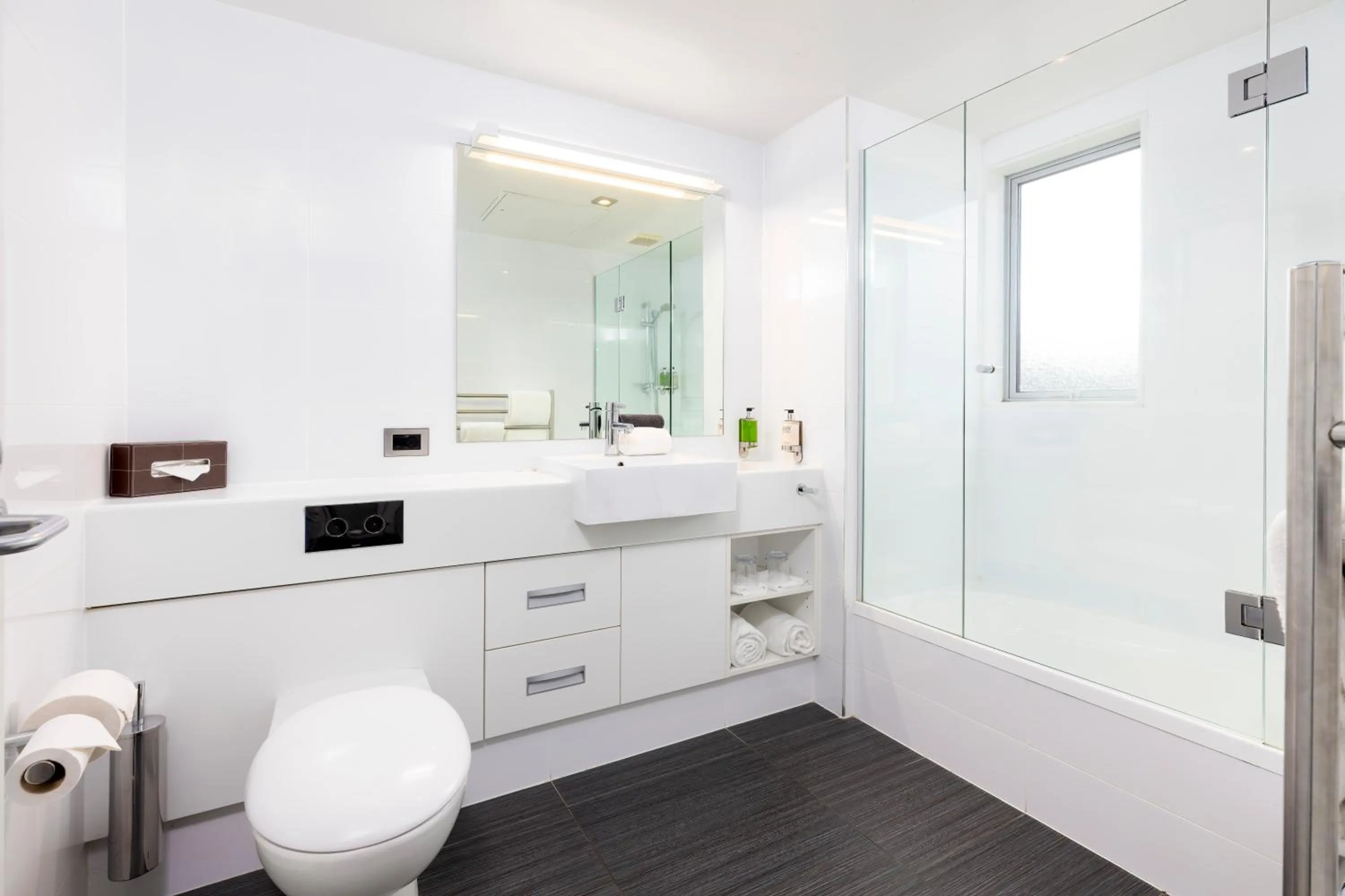 Shower in Airport Gateway Hotel