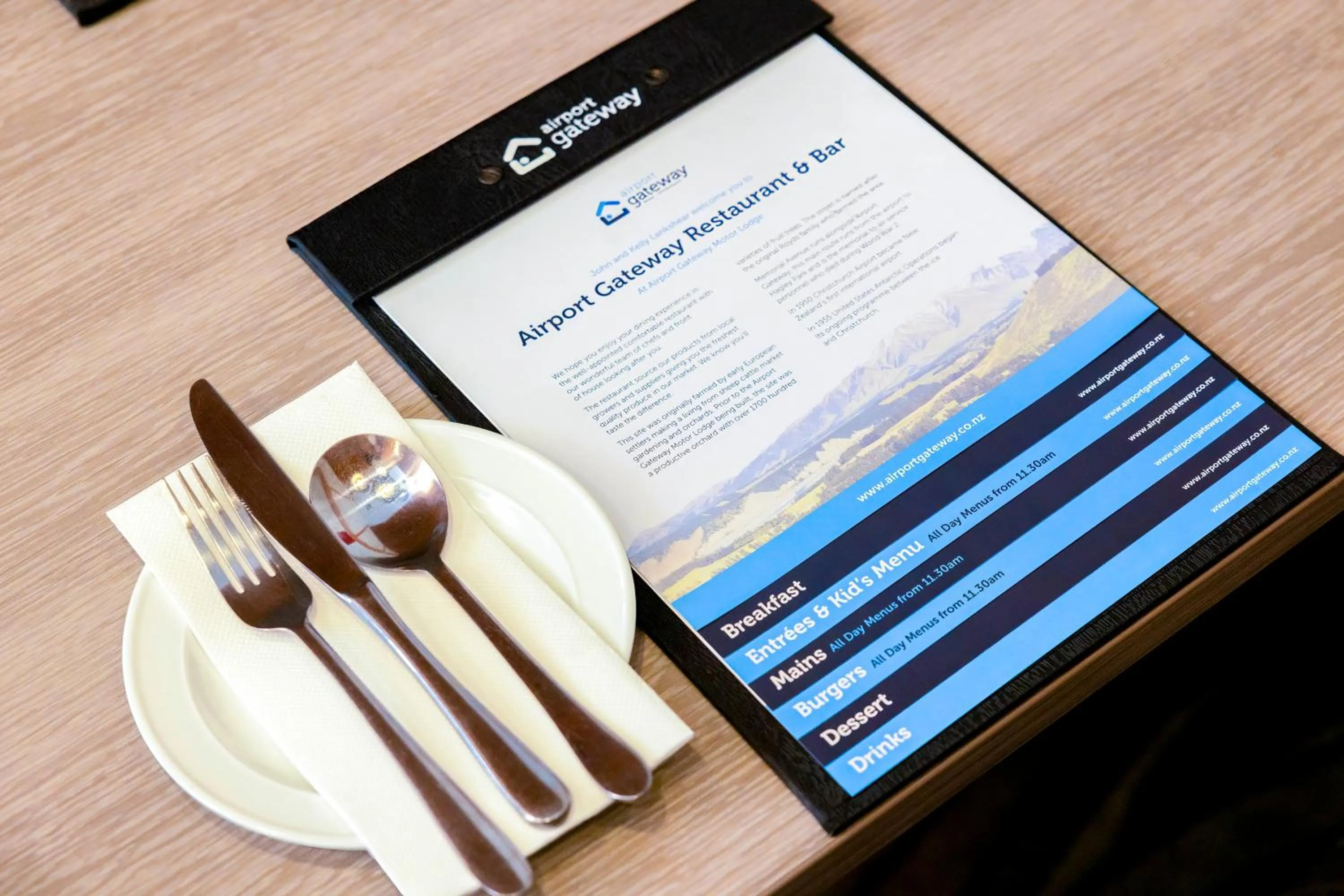 Restaurant/places to eat in Airport Gateway Hotel