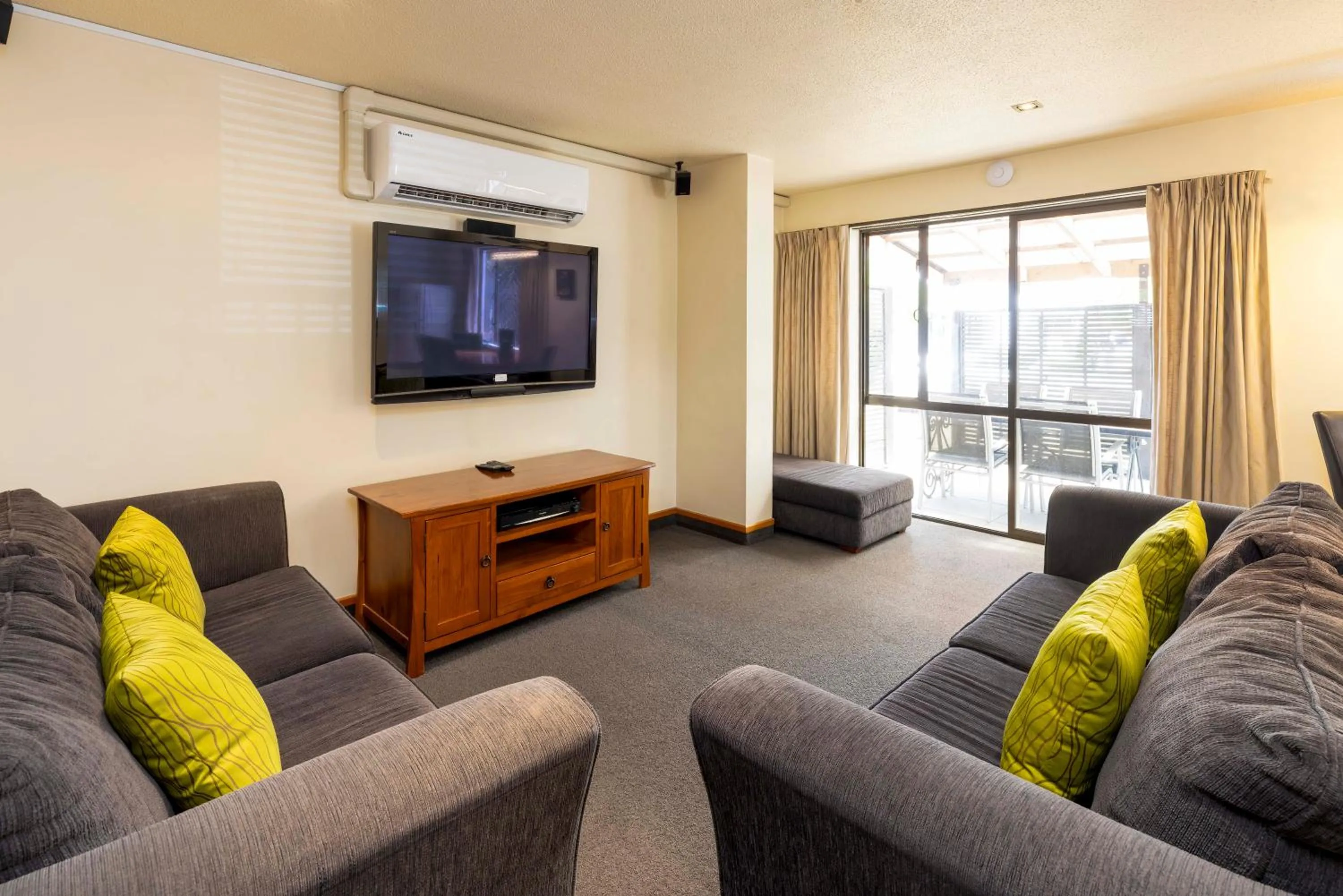 Living room in Airport Gateway Hotel