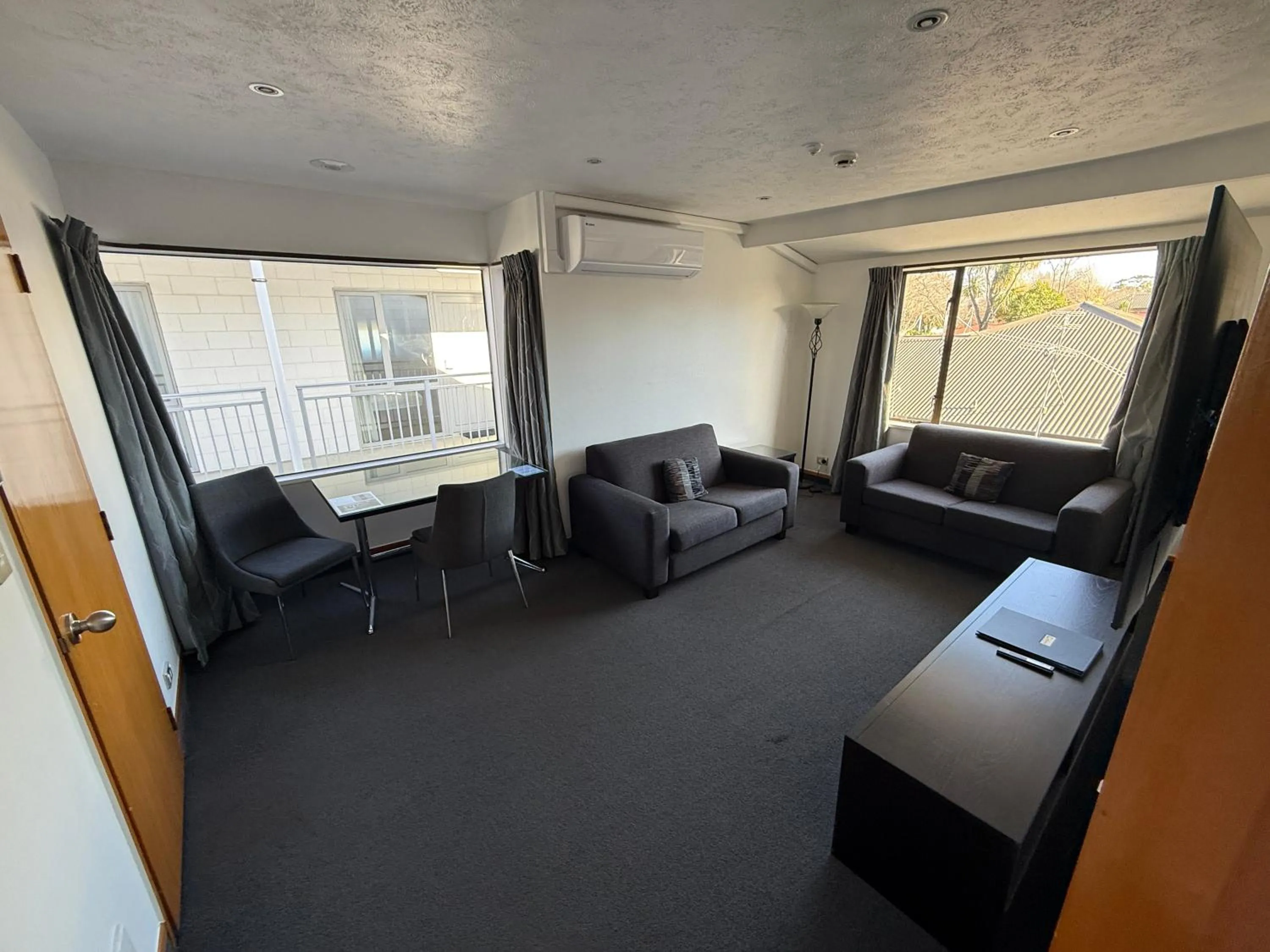 Living room in Airport Gateway Hotel