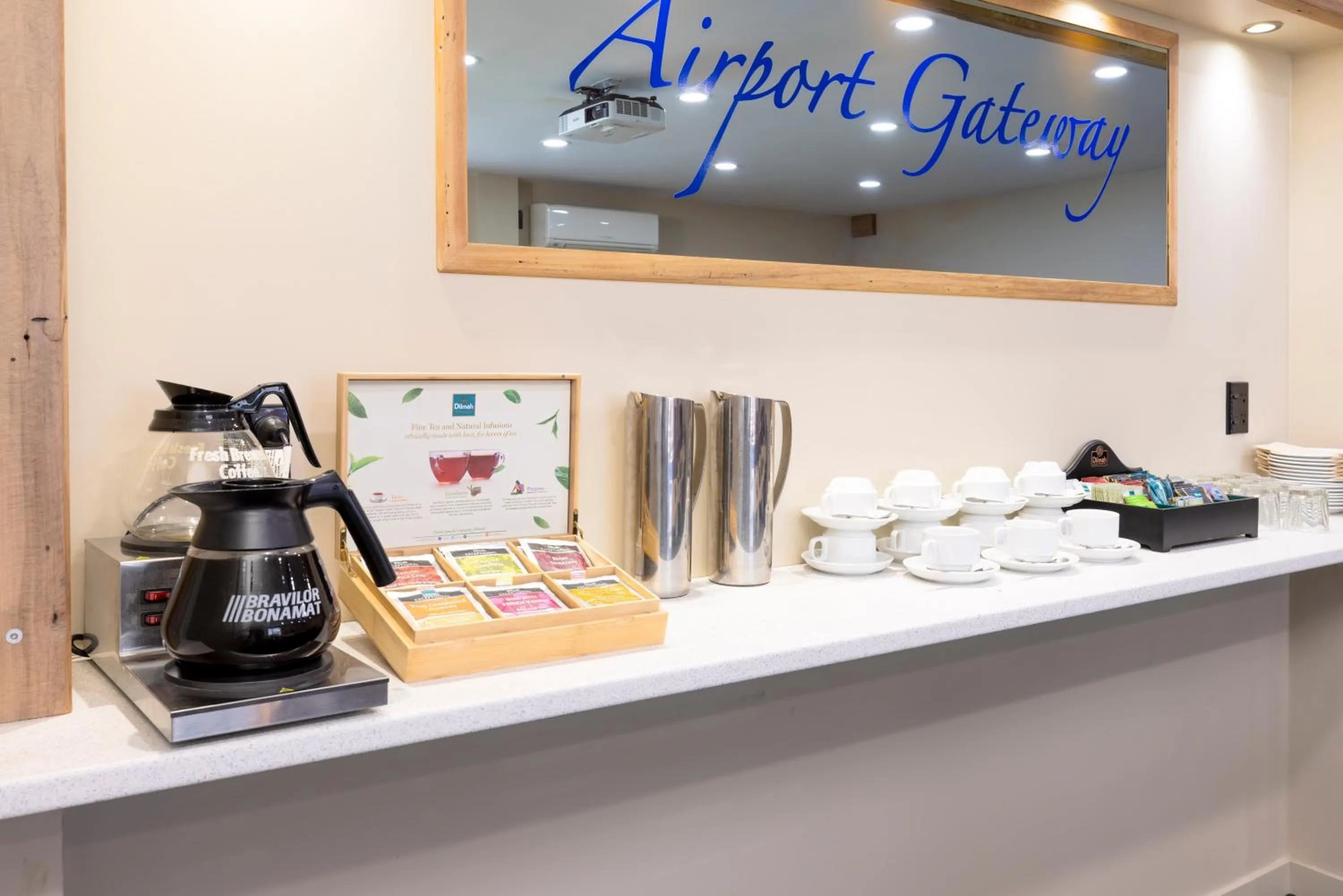 Coffee/tea facilities in Airport Gateway Hotel