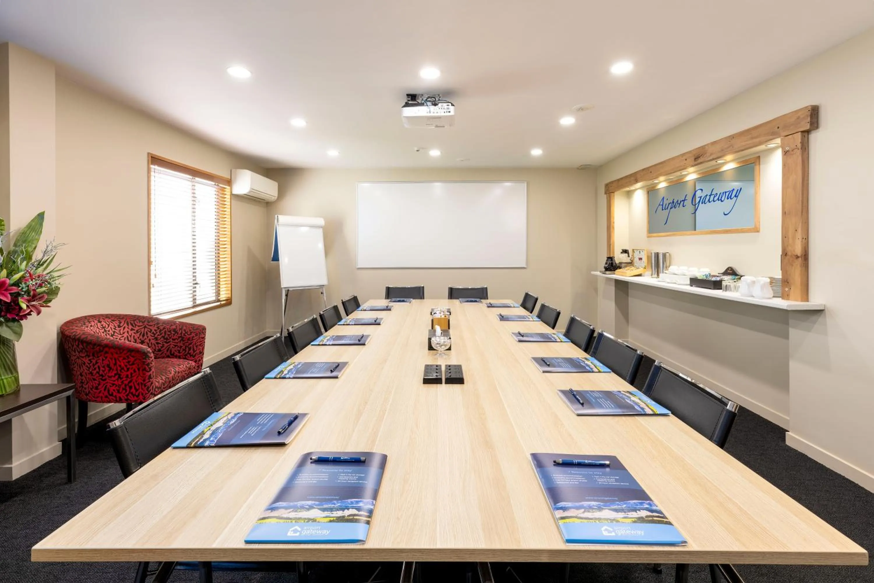 Coffee/tea facilities in Airport Gateway Hotel