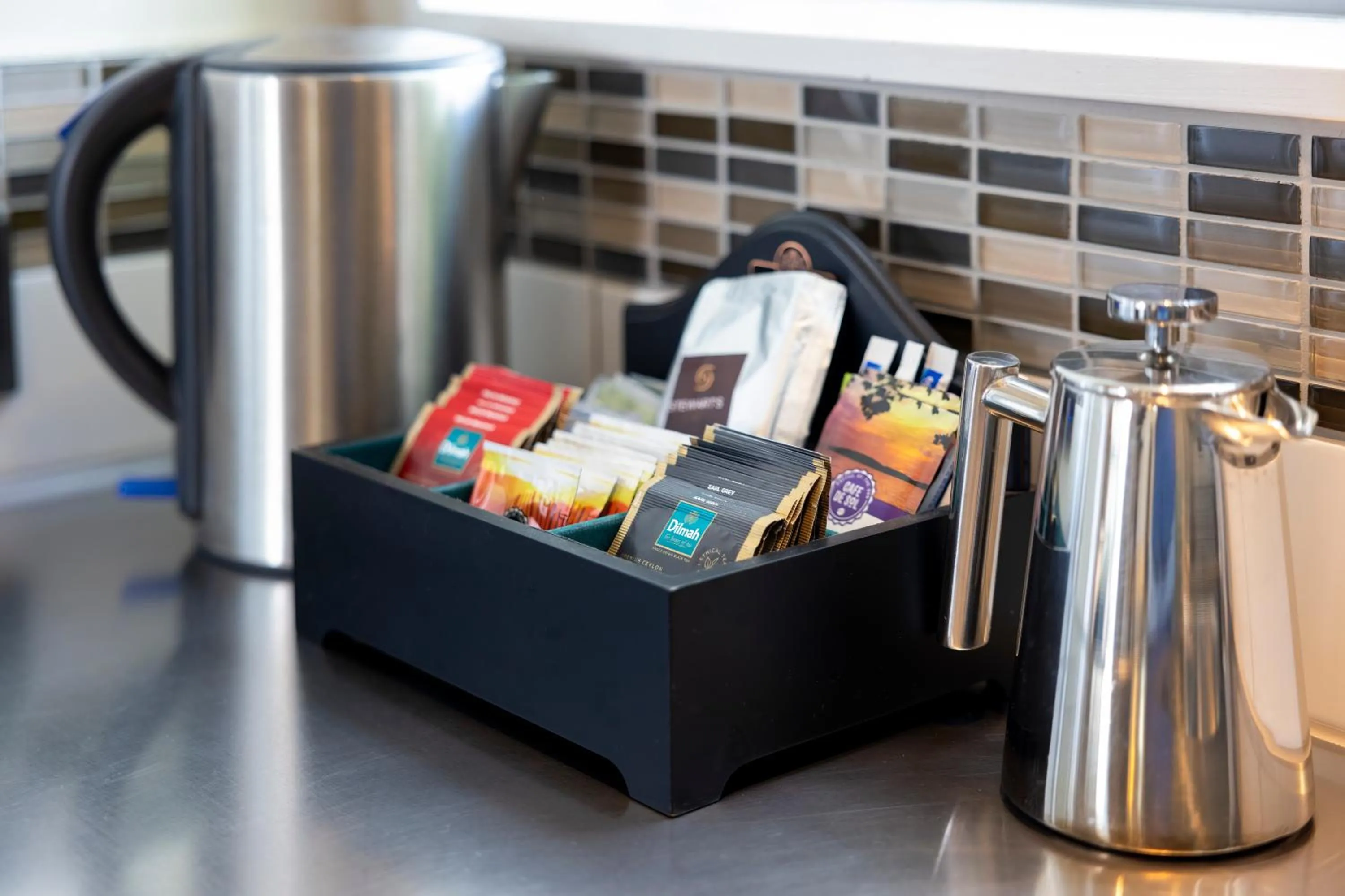 Coffee/tea facilities in Airport Gateway Hotel