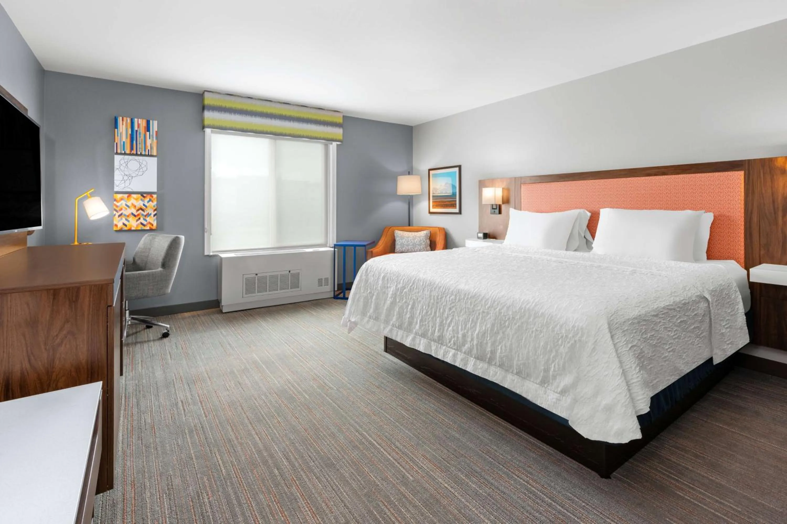 Bed in Hampton Inn & Suites Fairbanks