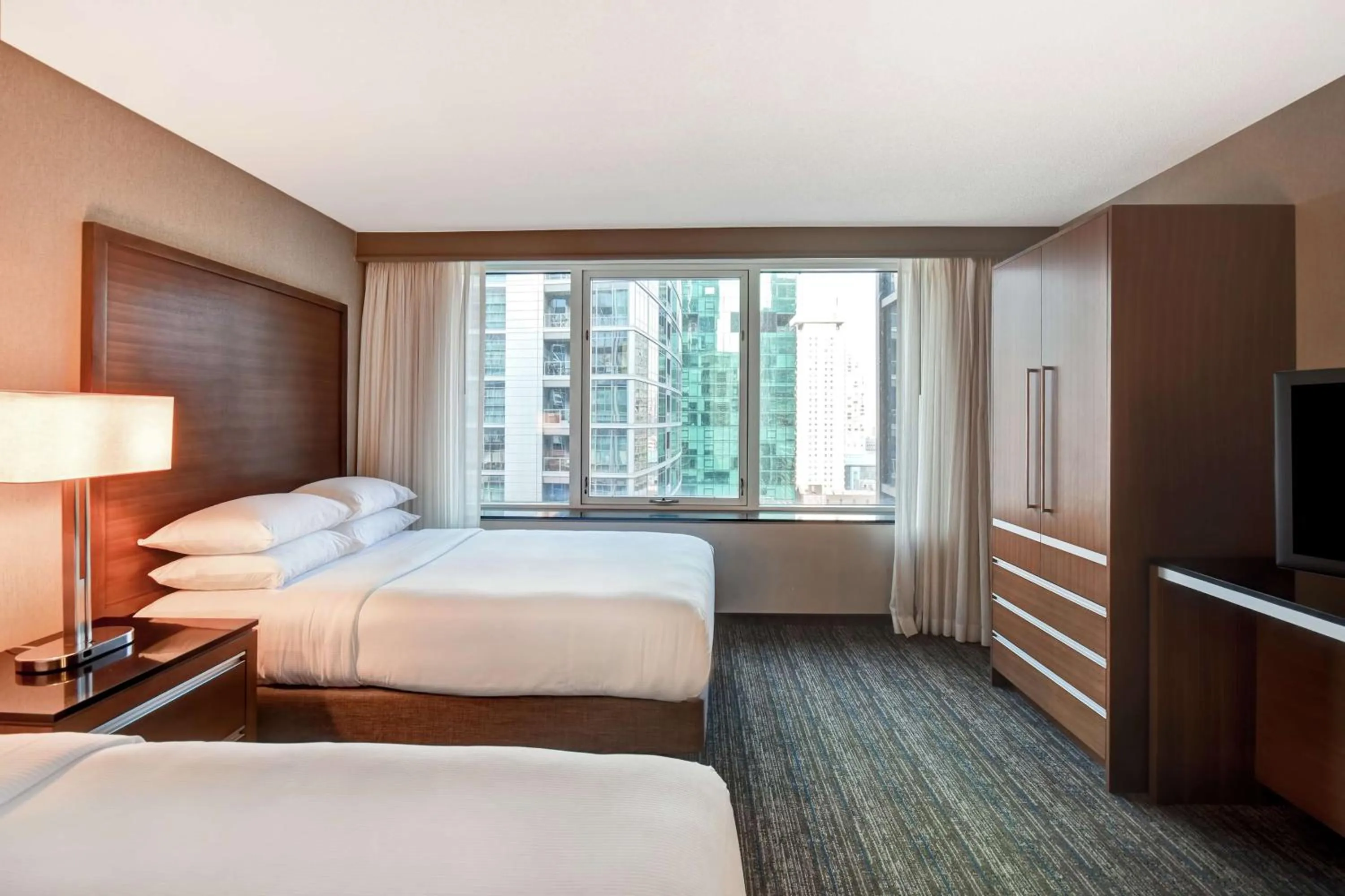 Bedroom, Bed in Embassy Suites by Hilton Chicago Downtown Magnificent Mile