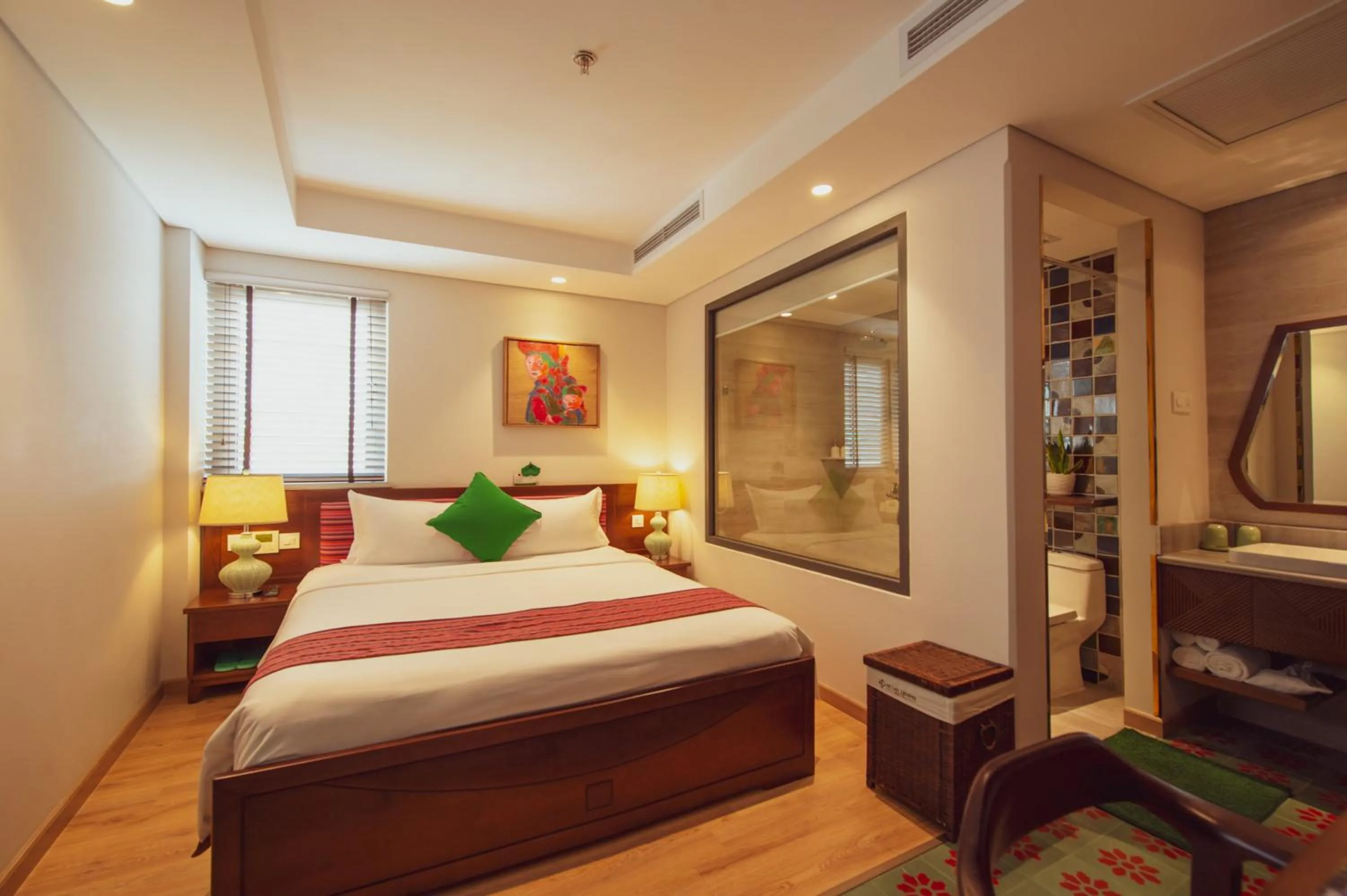 Bedroom, Bed in Au Lac Legend Hotel