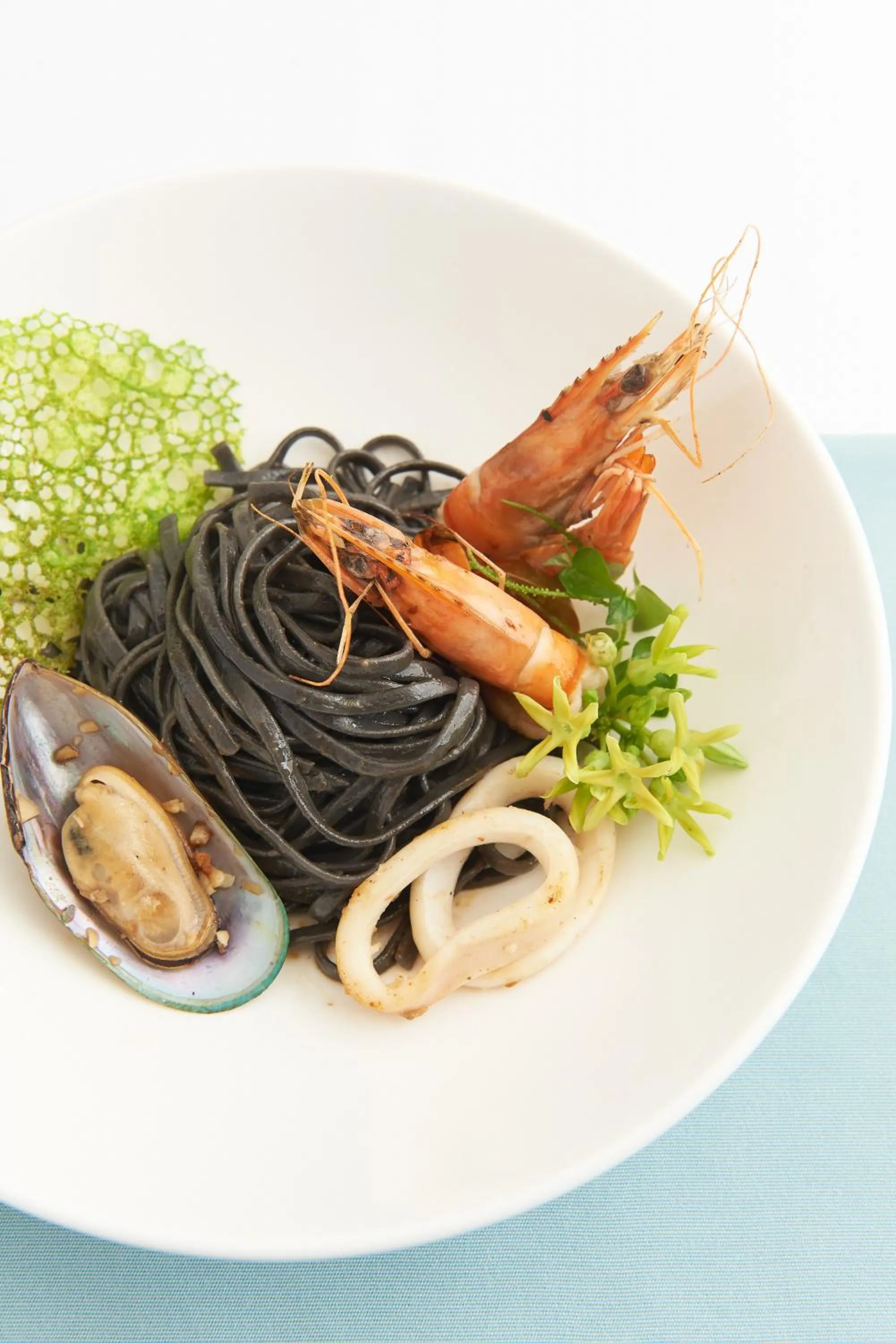 Restaurant/places to eat in Au Lac Legend Hotel