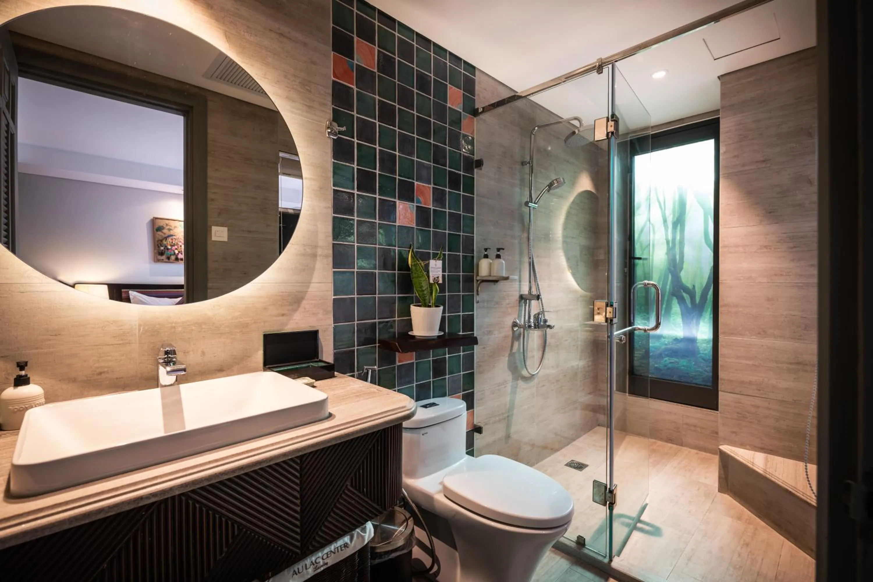 Shower in Au Lac Legend Hotel