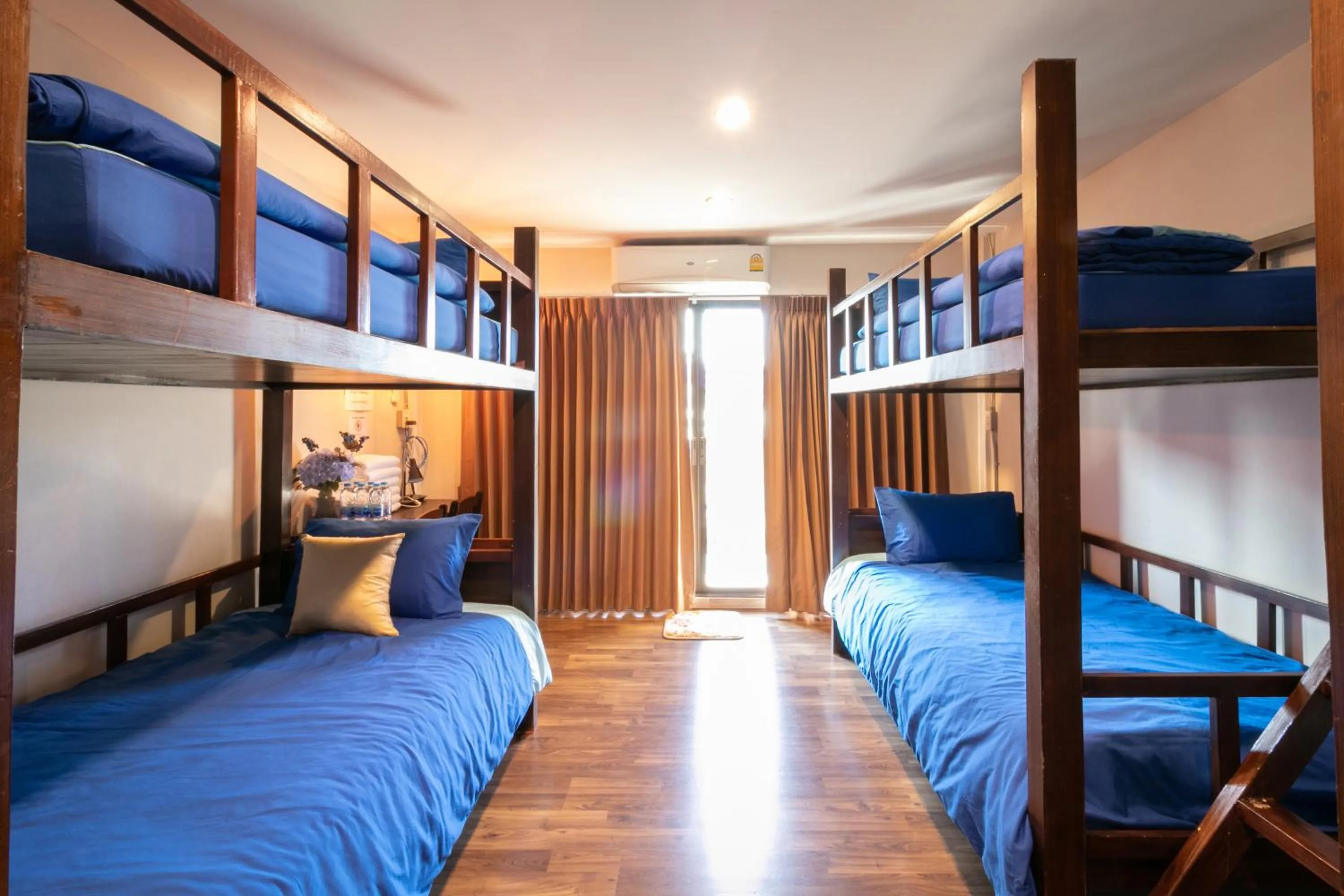 Photo of the whole room, Bed in Phobphan Hostel