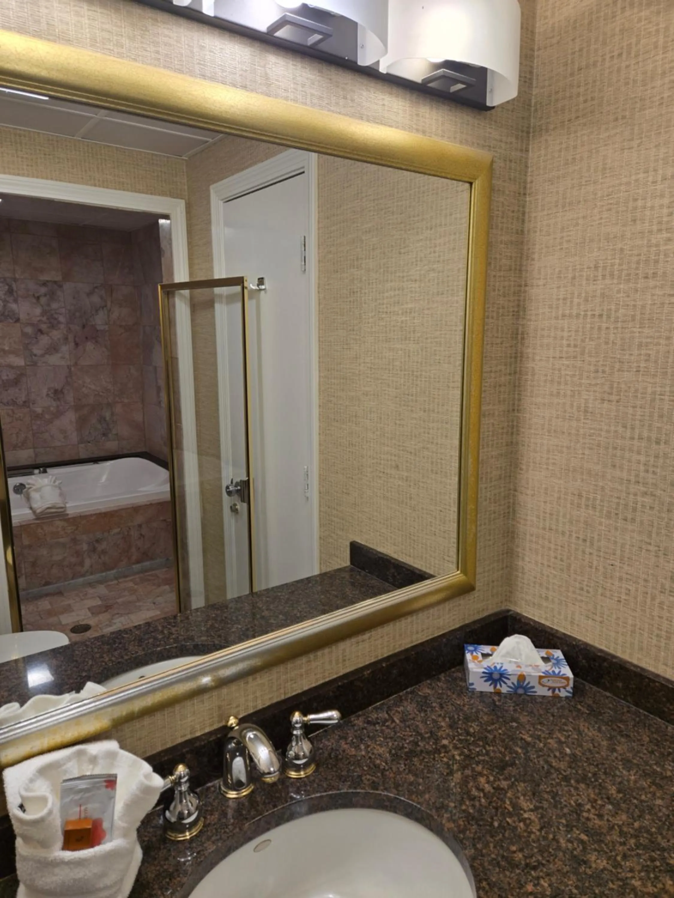 Bathroom in King's Port Inn