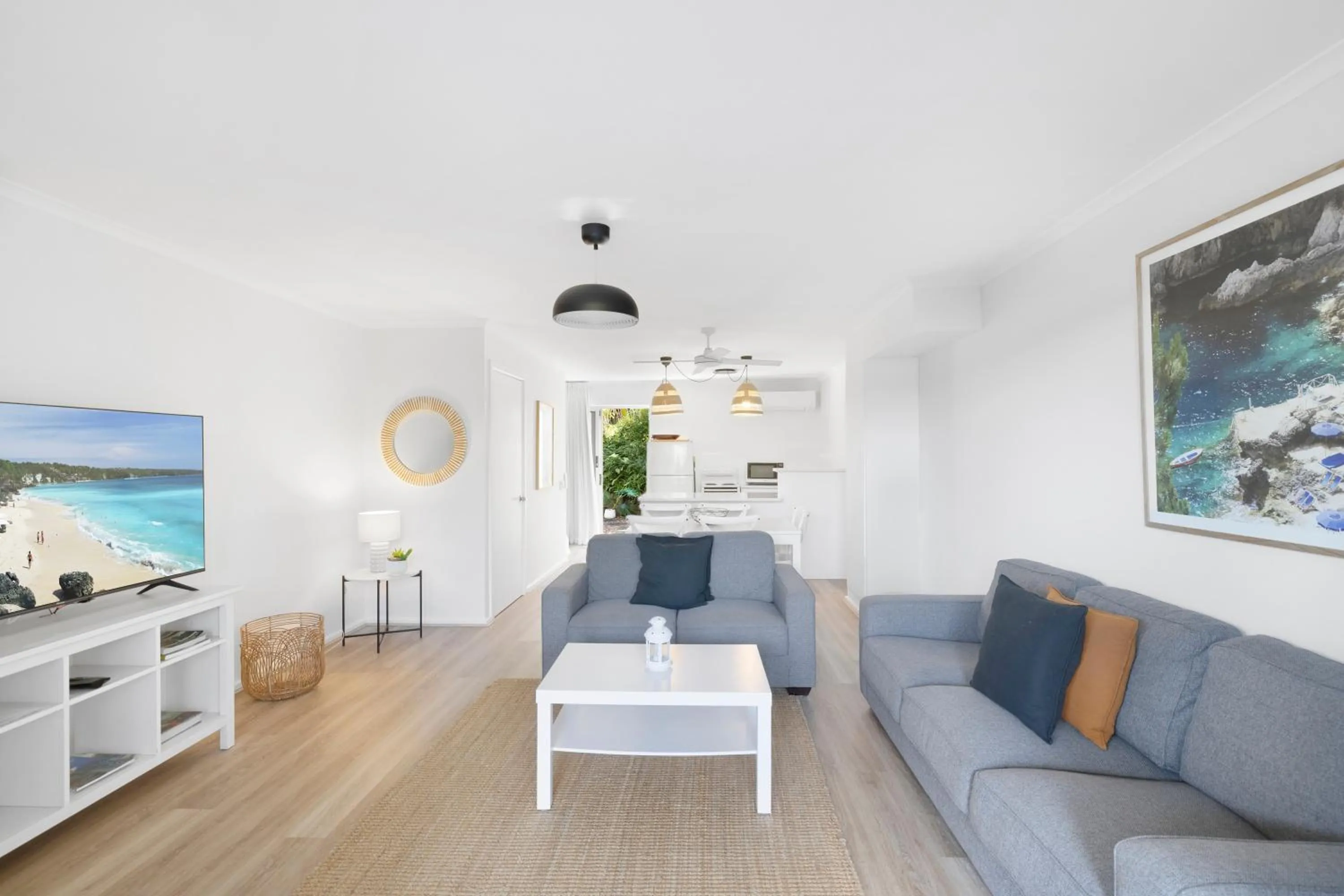 Living room in Beach Breakers Resort