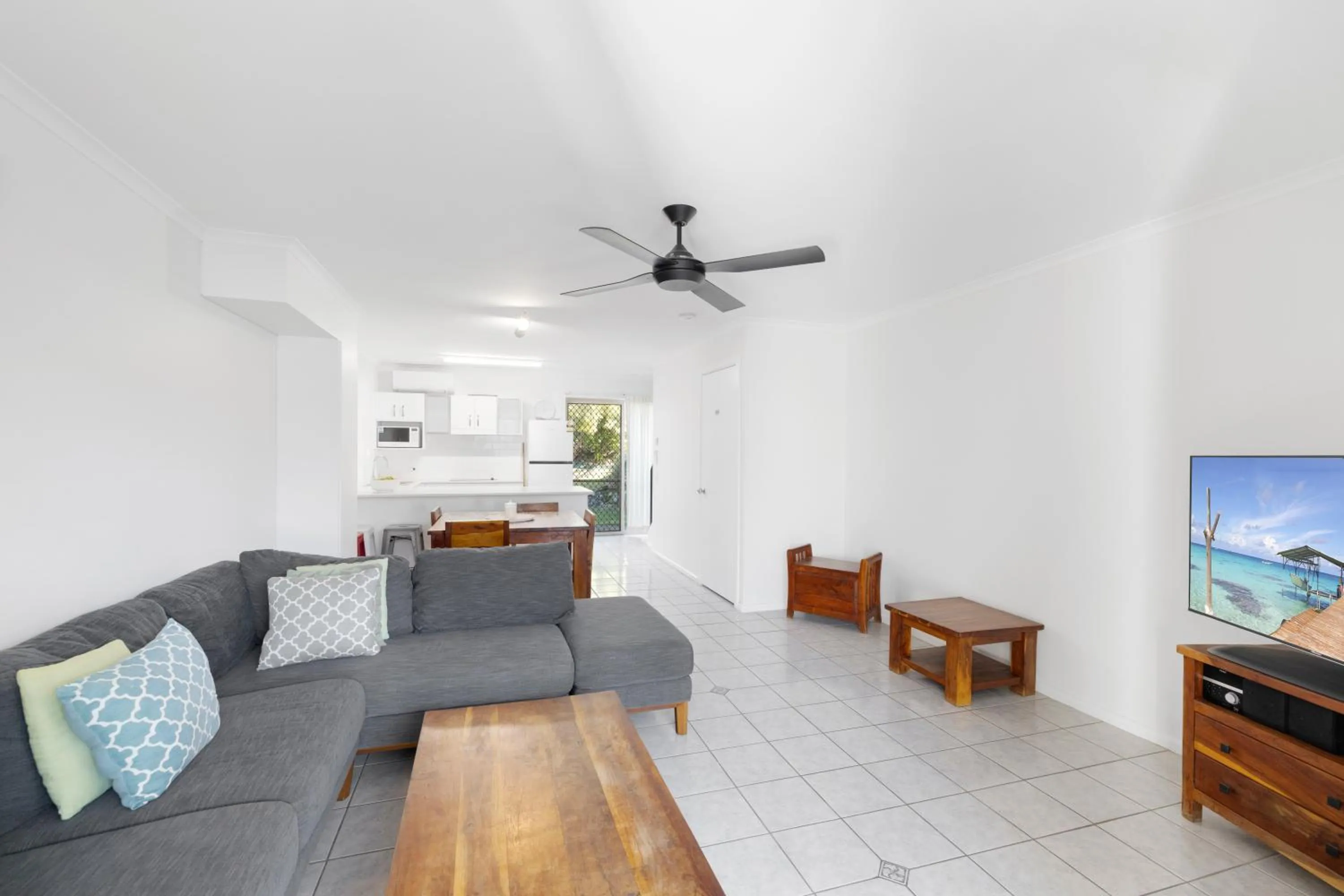 Living room in Beach Breakers Resort