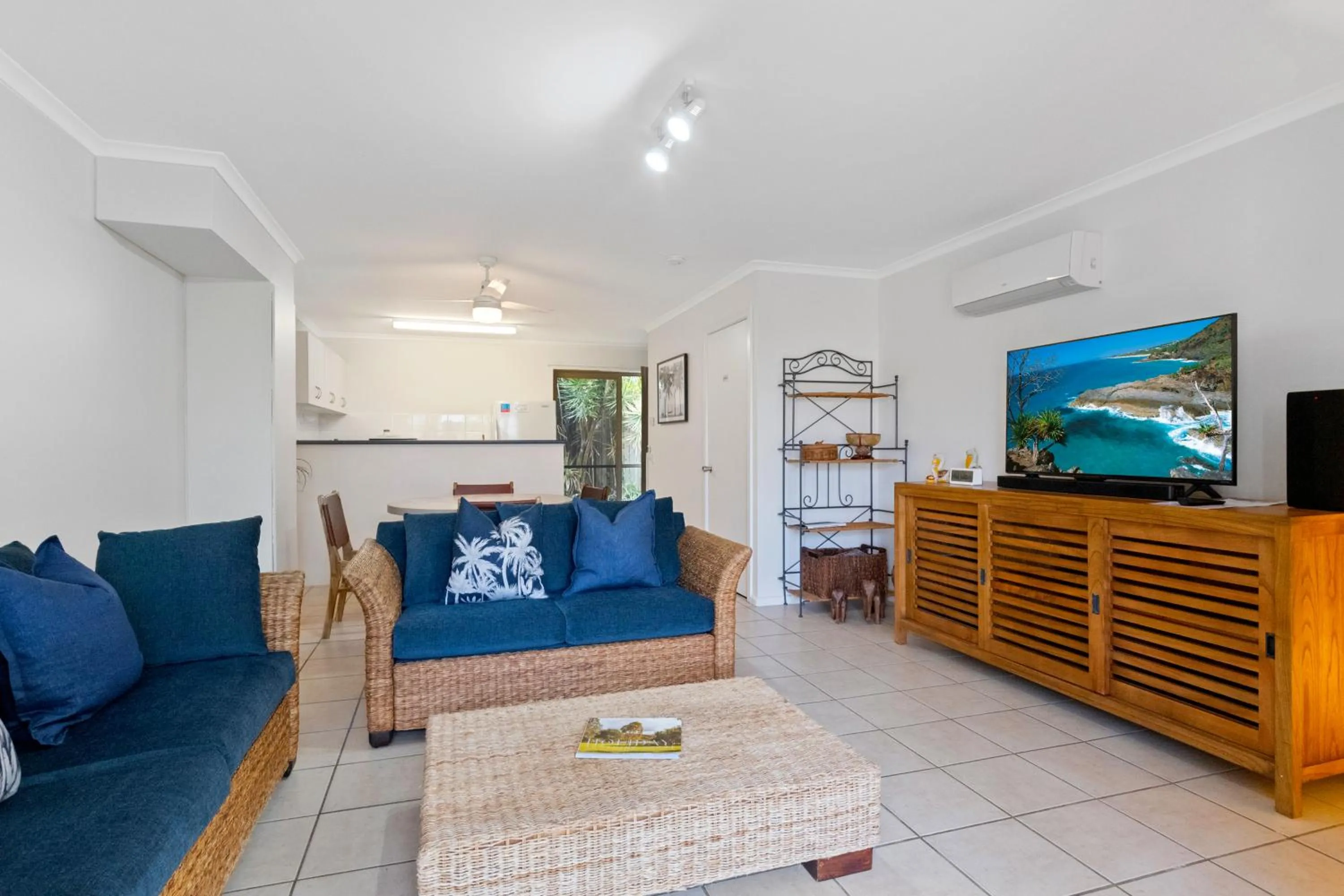 TV and multimedia in Beach Breakers Resort