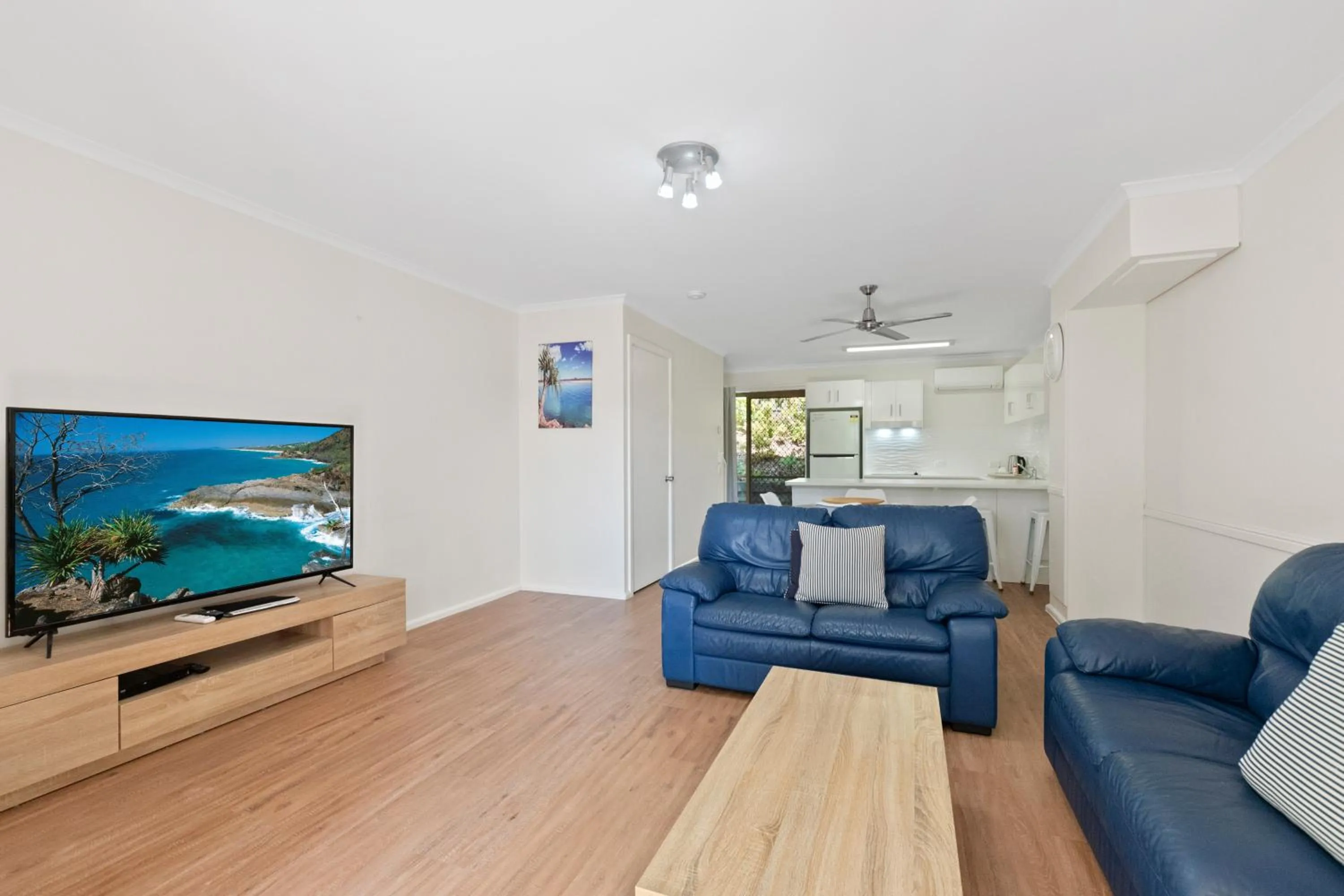 TV and multimedia in Beach Breakers Resort