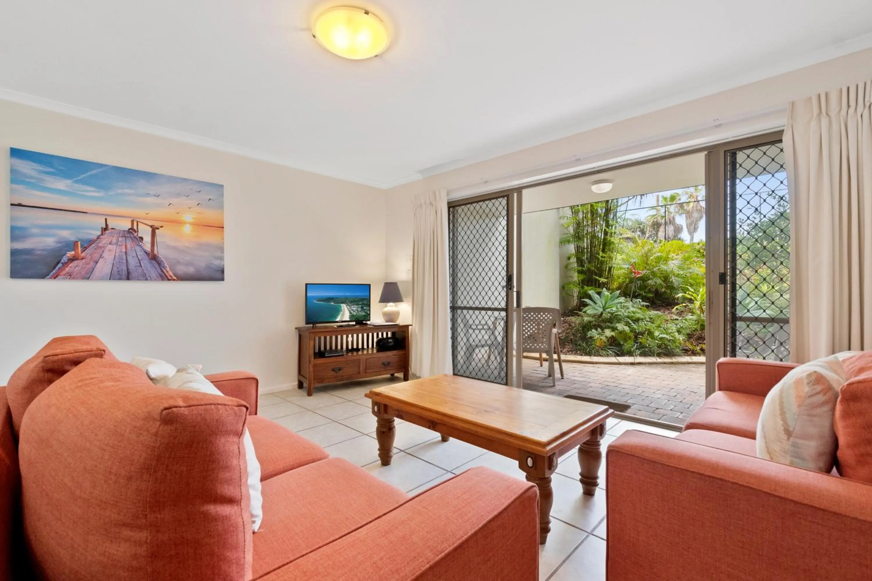 Living room in Beach Breakers Resort