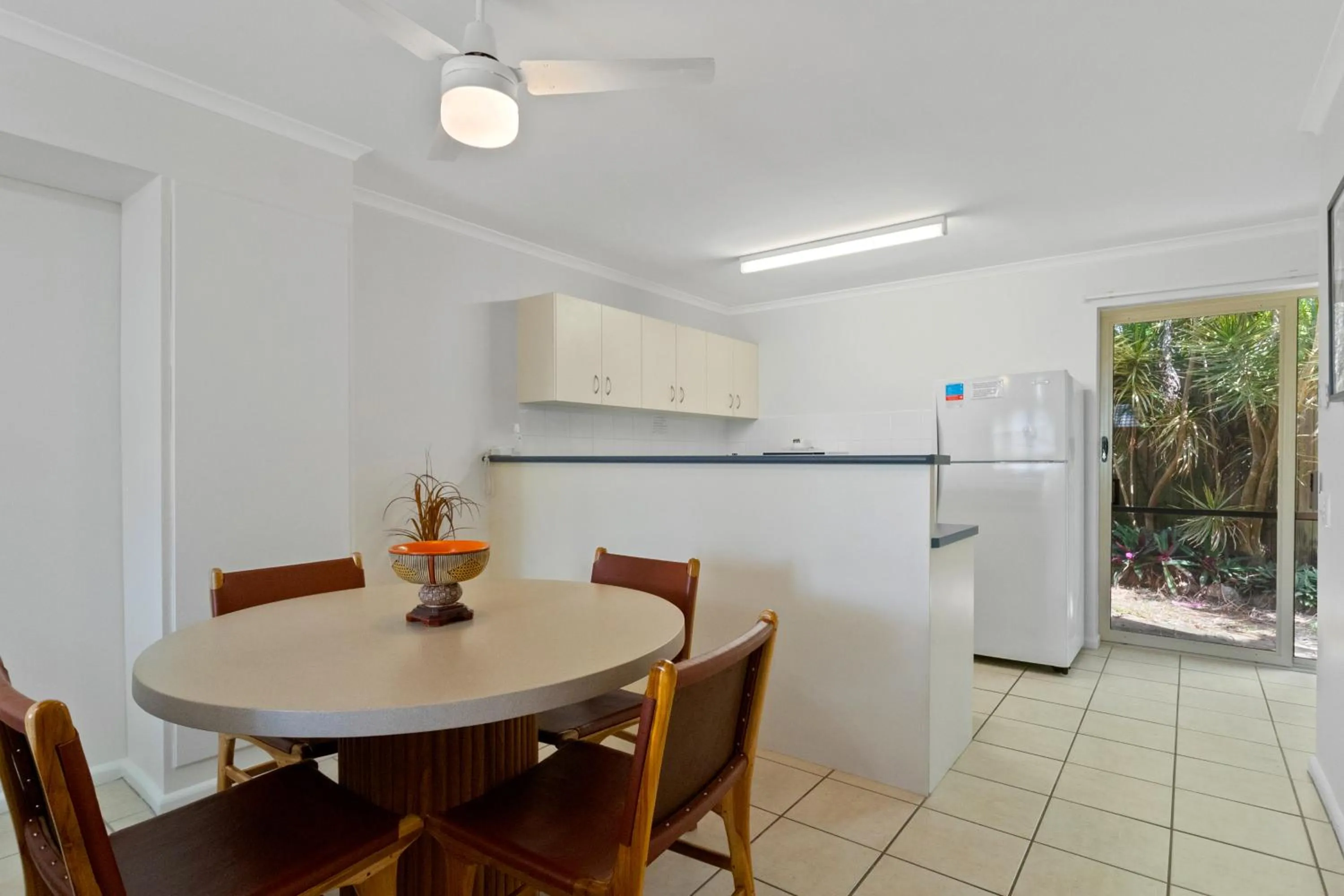 Dining area in Beach Breakers Resort