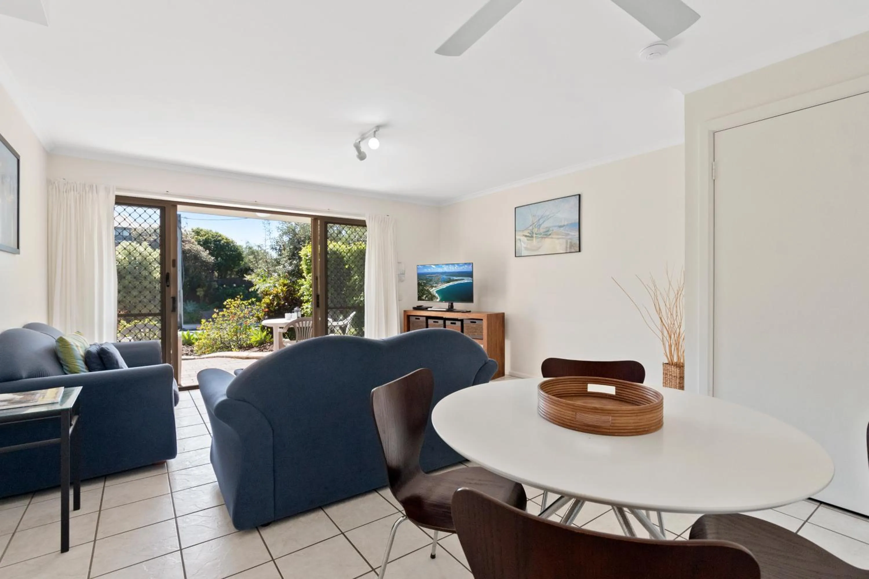 Living room in Beach Breakers Resort