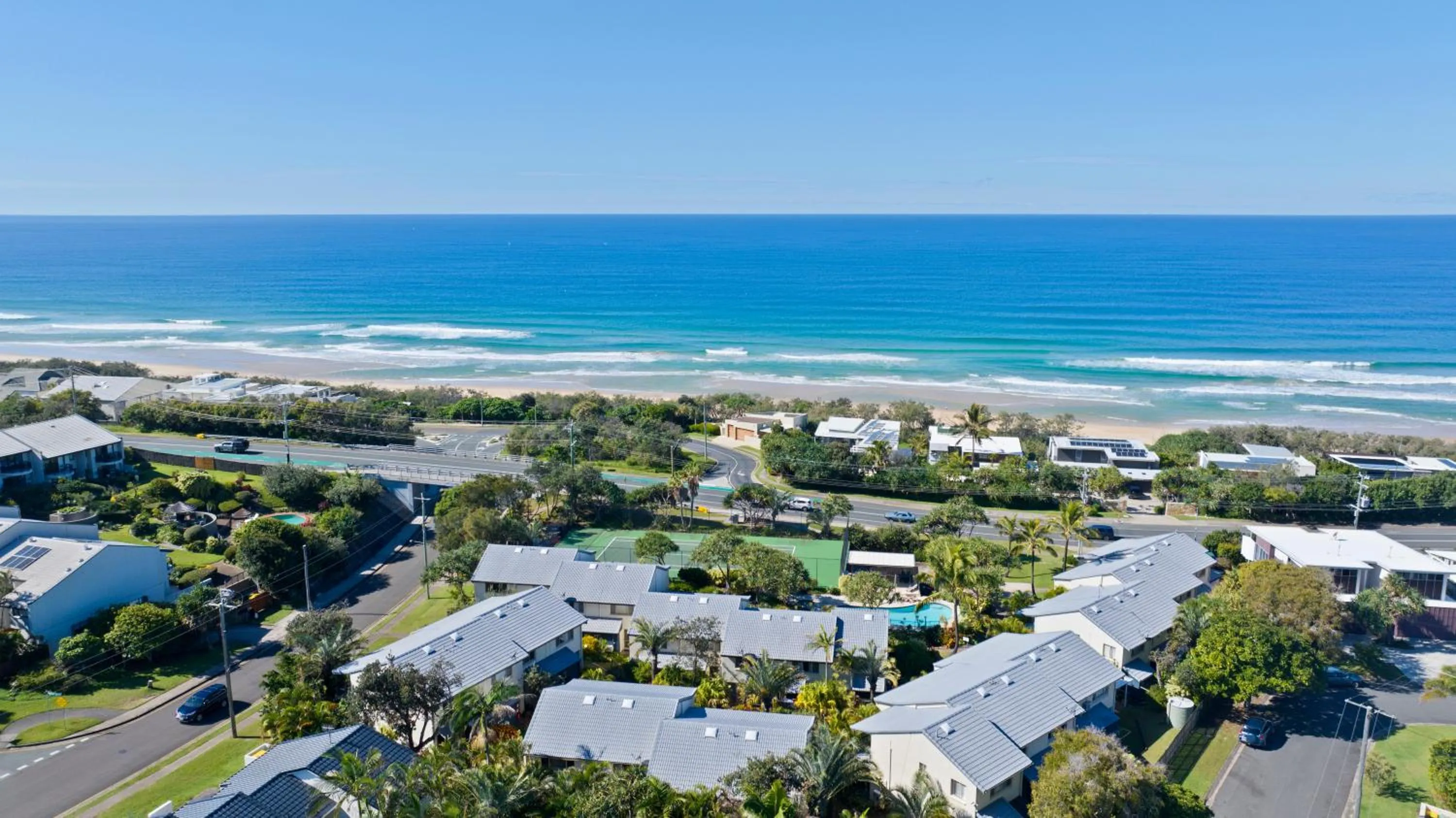 Property building in Beach Breakers Resort