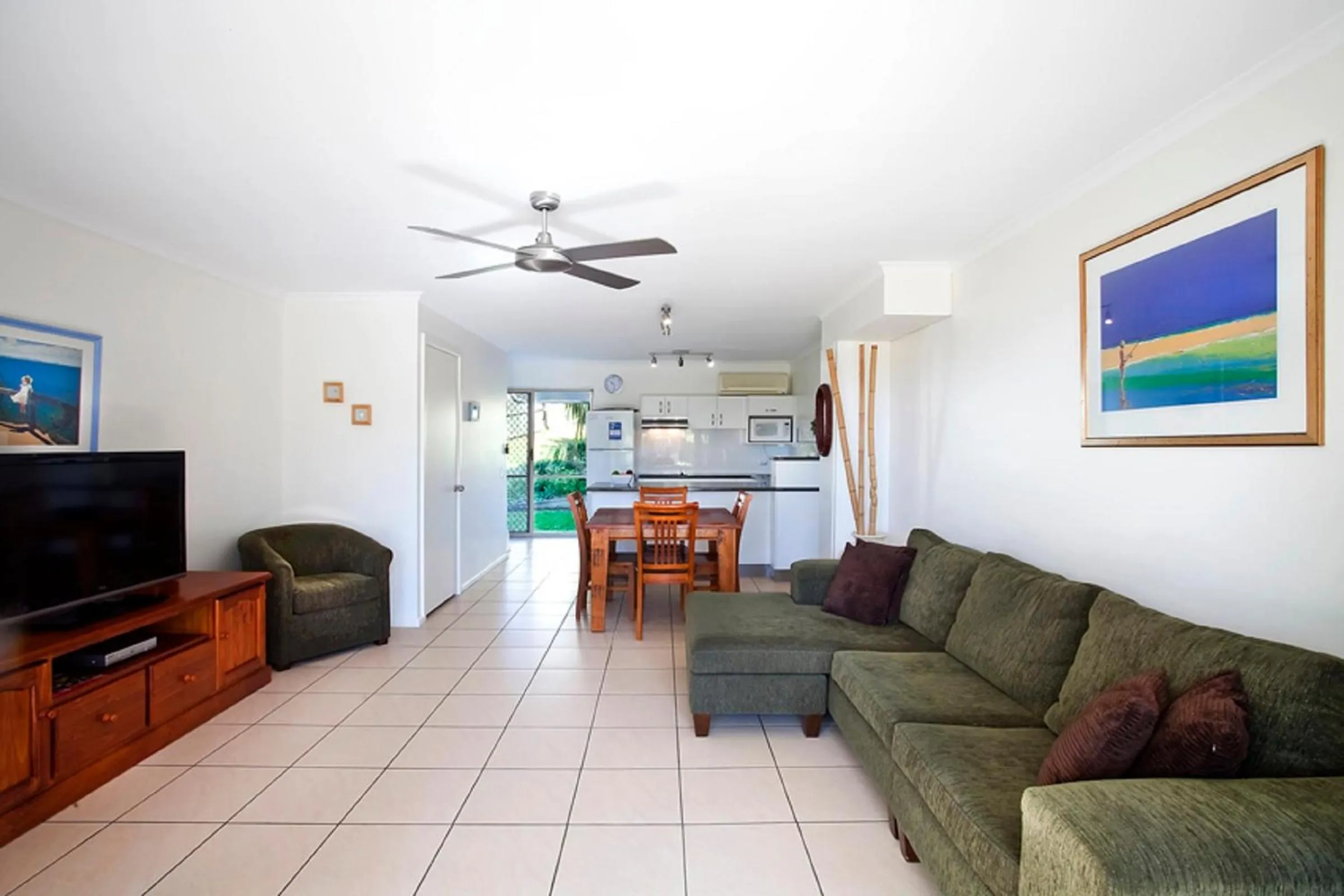 Kitchen or kitchenette in Beach Breakers Resort