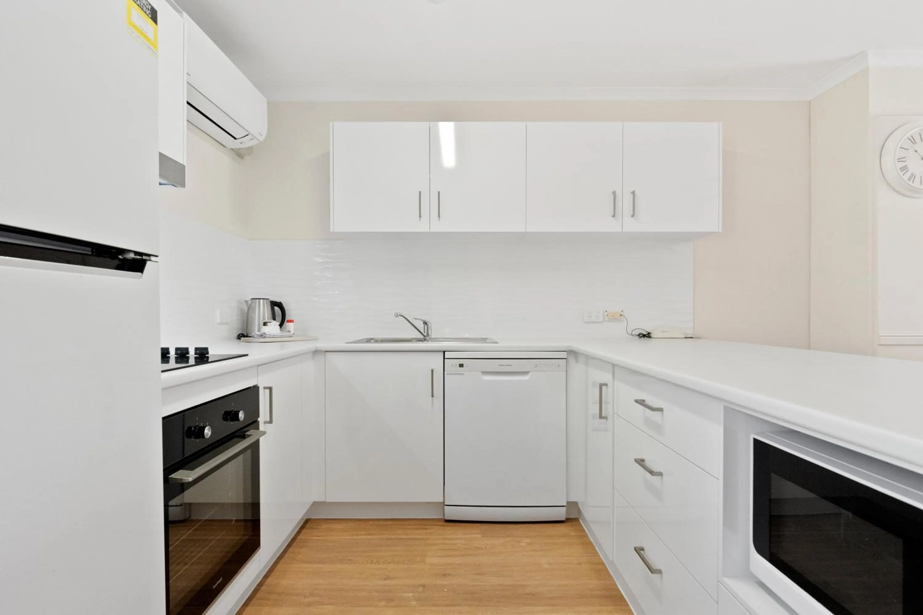 Kitchen or kitchenette in Beach Breakers Resort