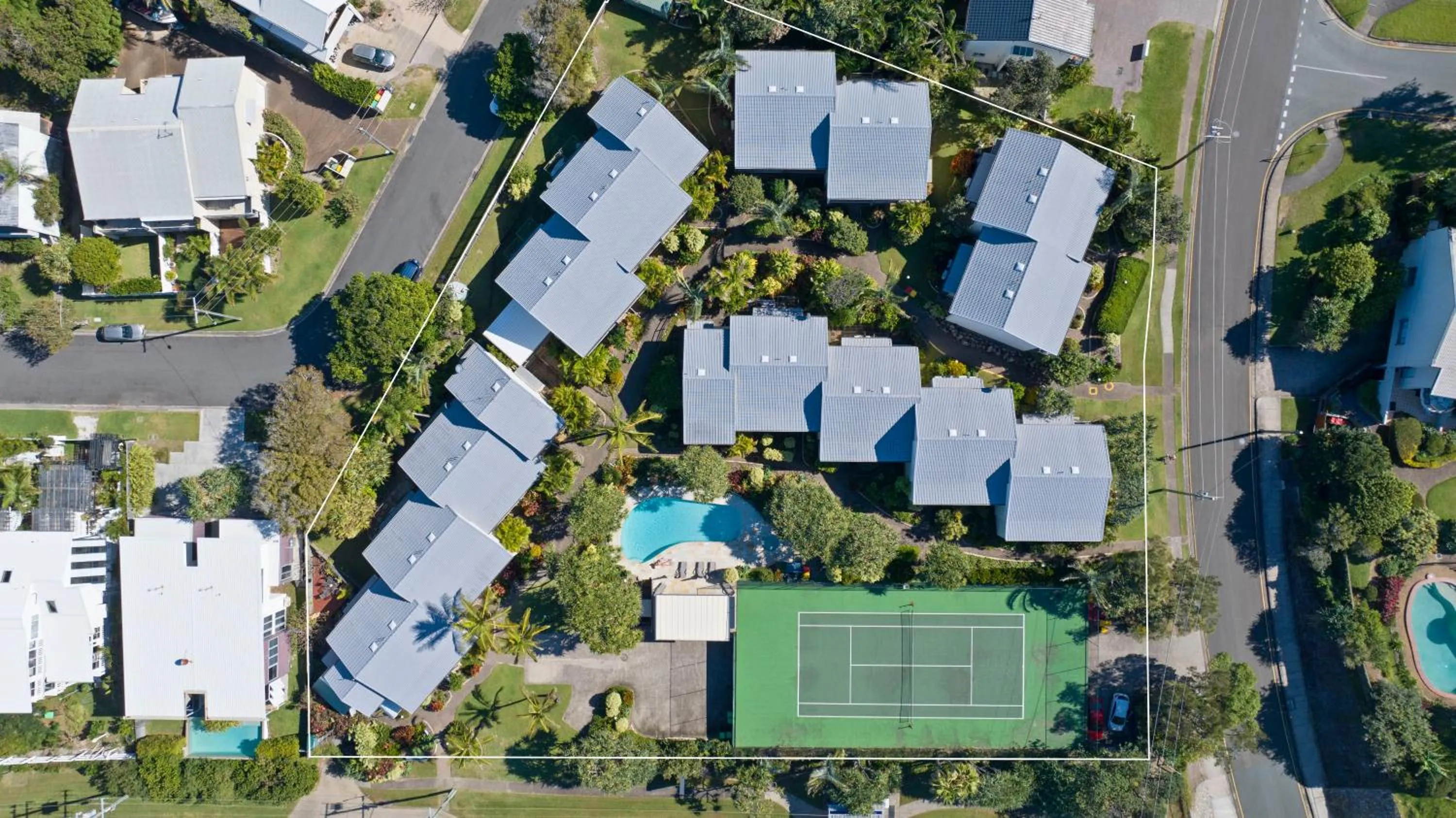 Property building in Beach Breakers Resort