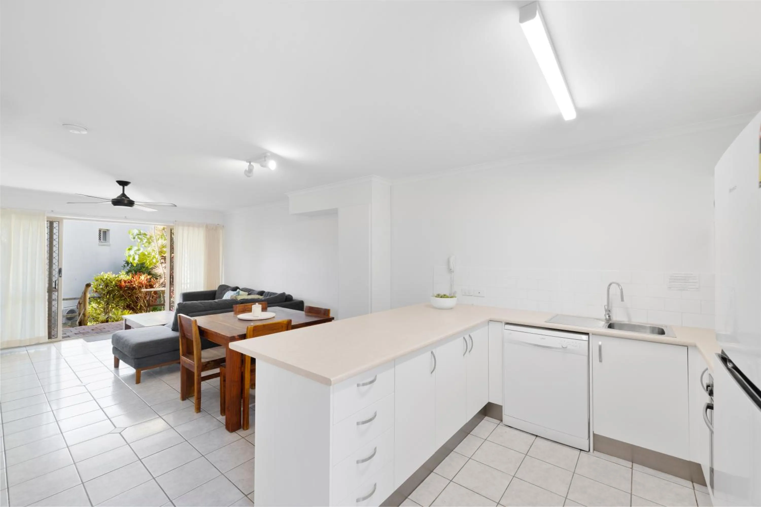 kitchen in Beach Breakers Resort