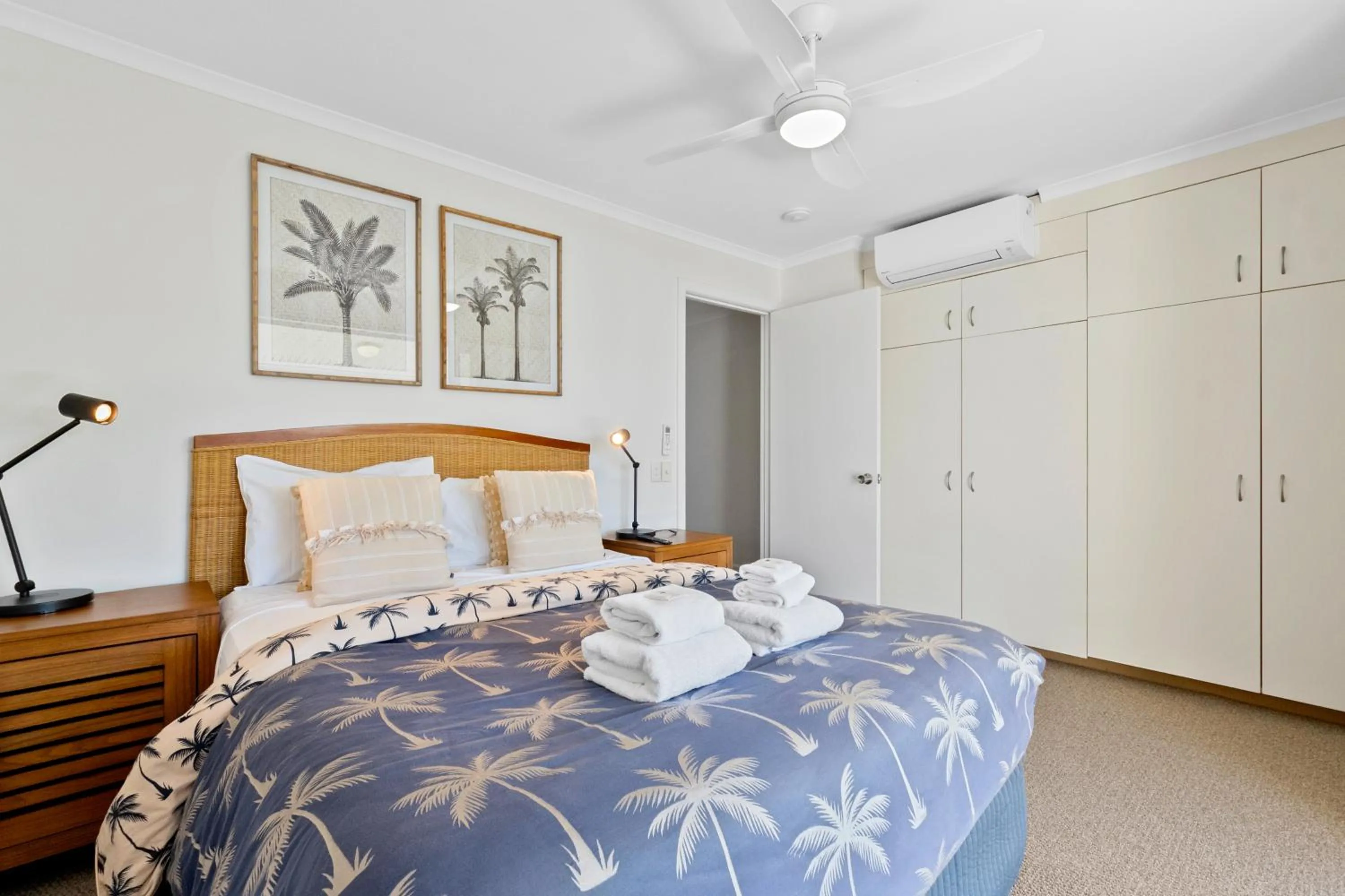 Bed in Beach Breakers Resort