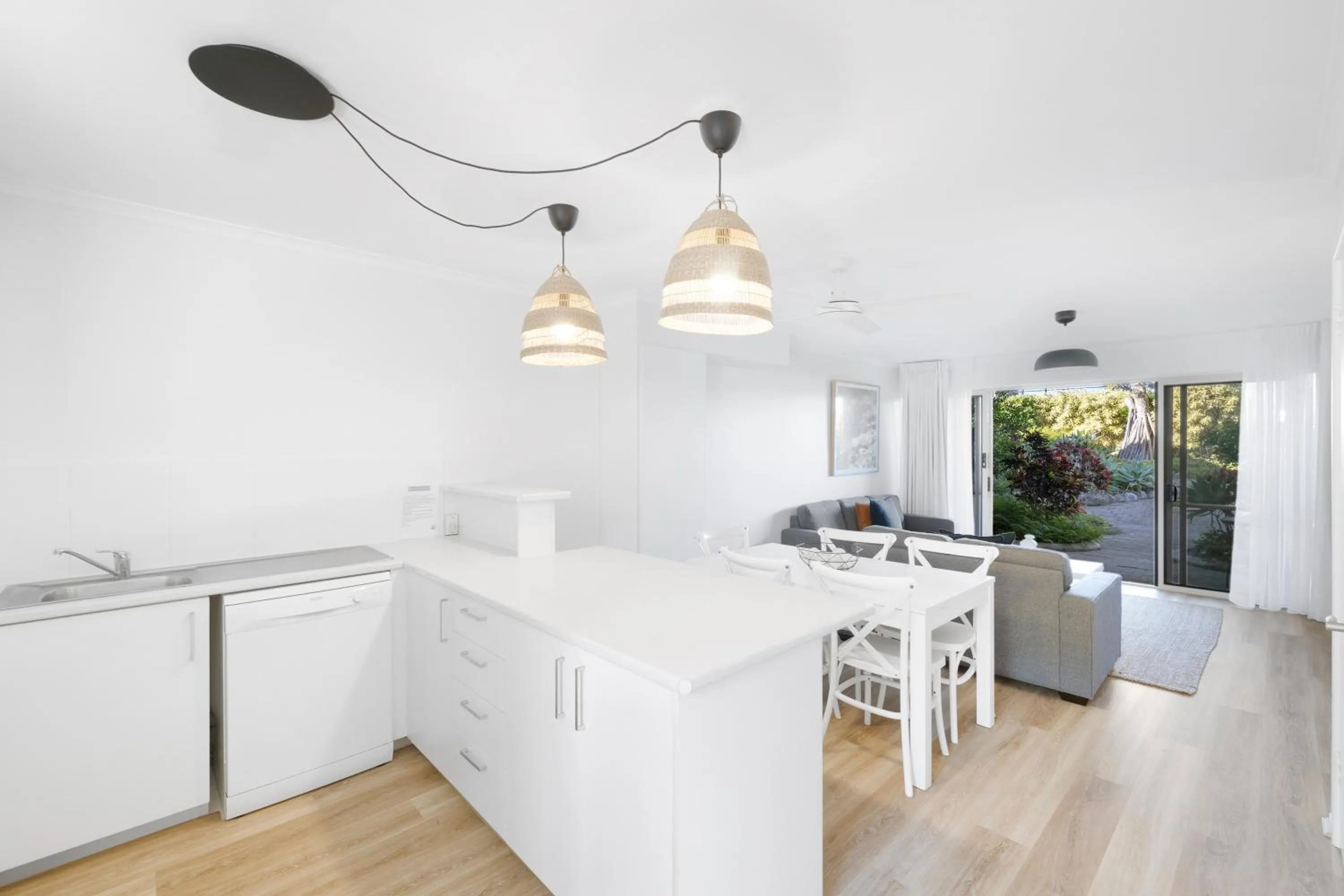 kitchen in Beach Breakers Resort