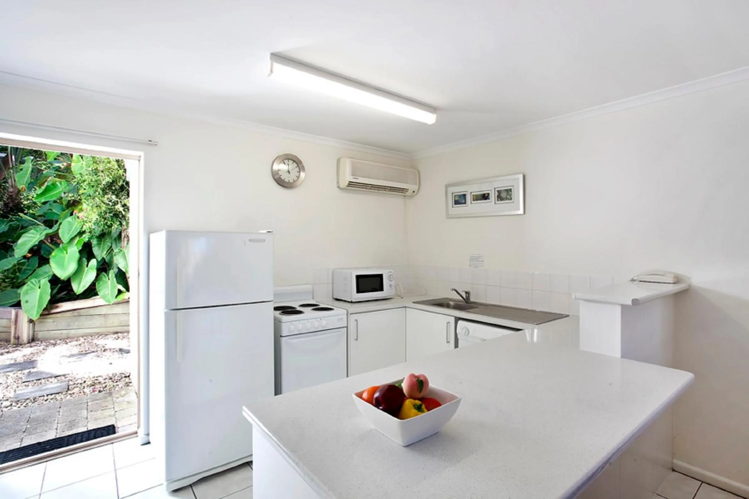Kitchen or kitchenette in Beach Breakers Resort