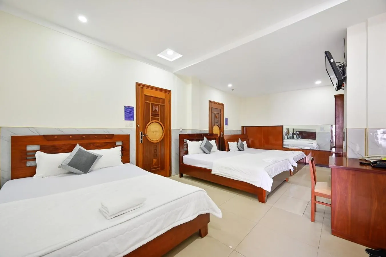 Bed in An Binh 2 hotel near Dam Sen Park