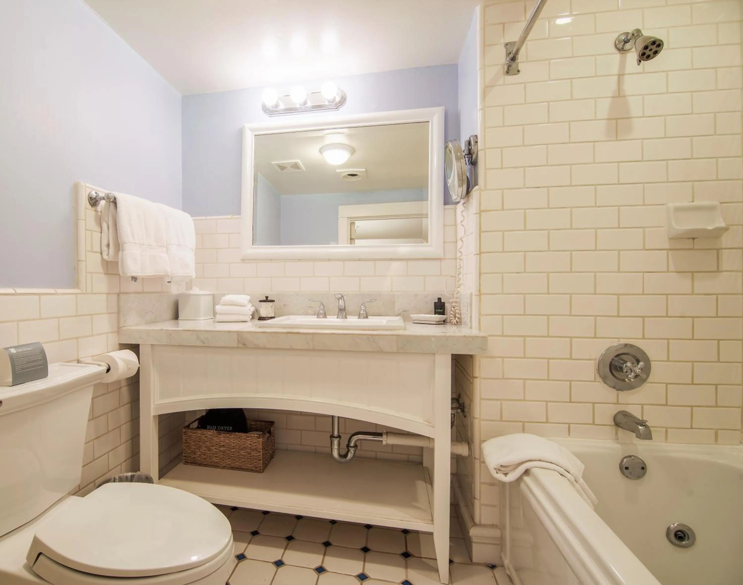 Channel Road Inn, A Four Sisters Inn