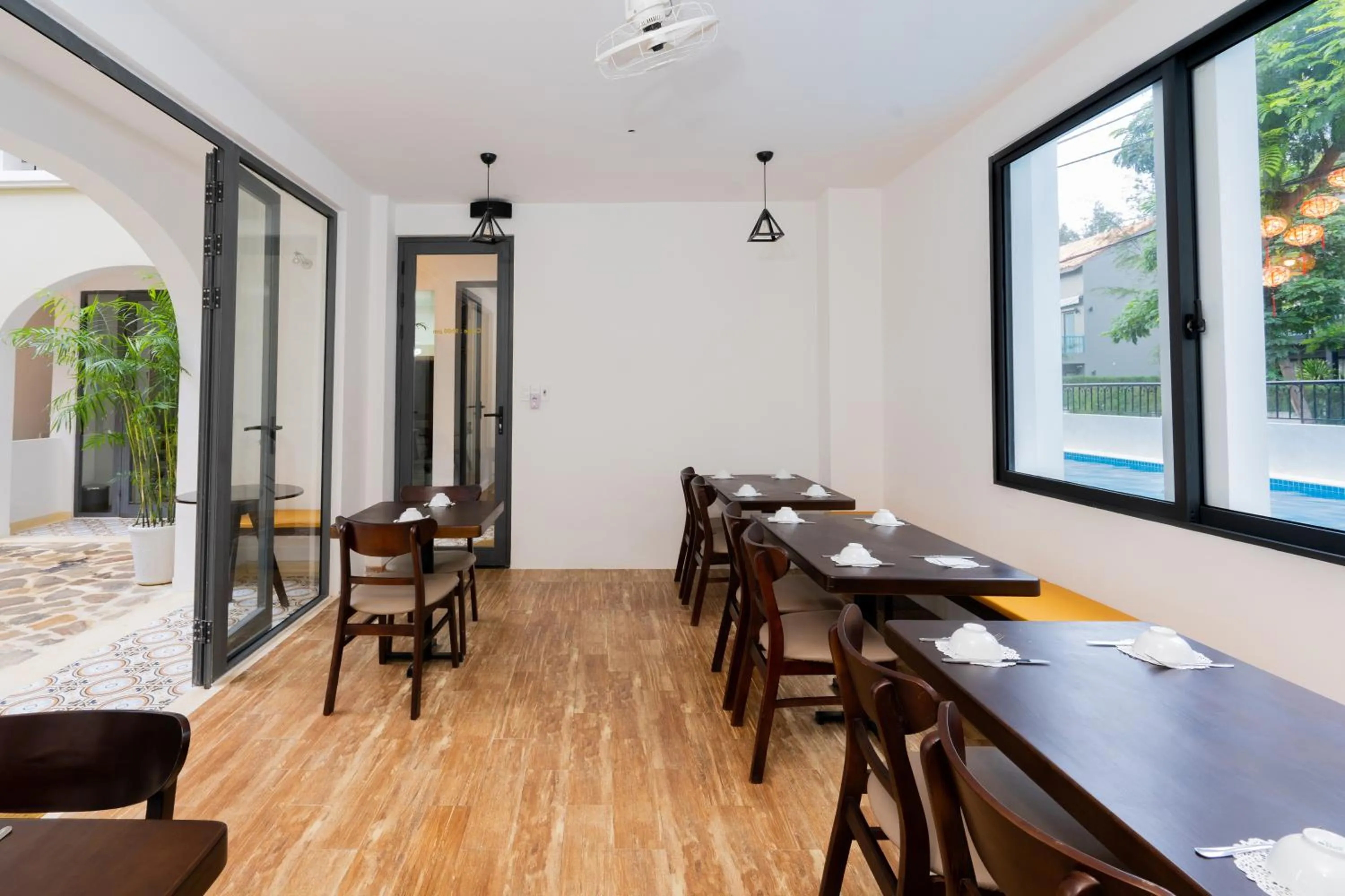 Restaurant/places to eat in KA VILLA - AN BANG BEACH, Free pick up 3 nights