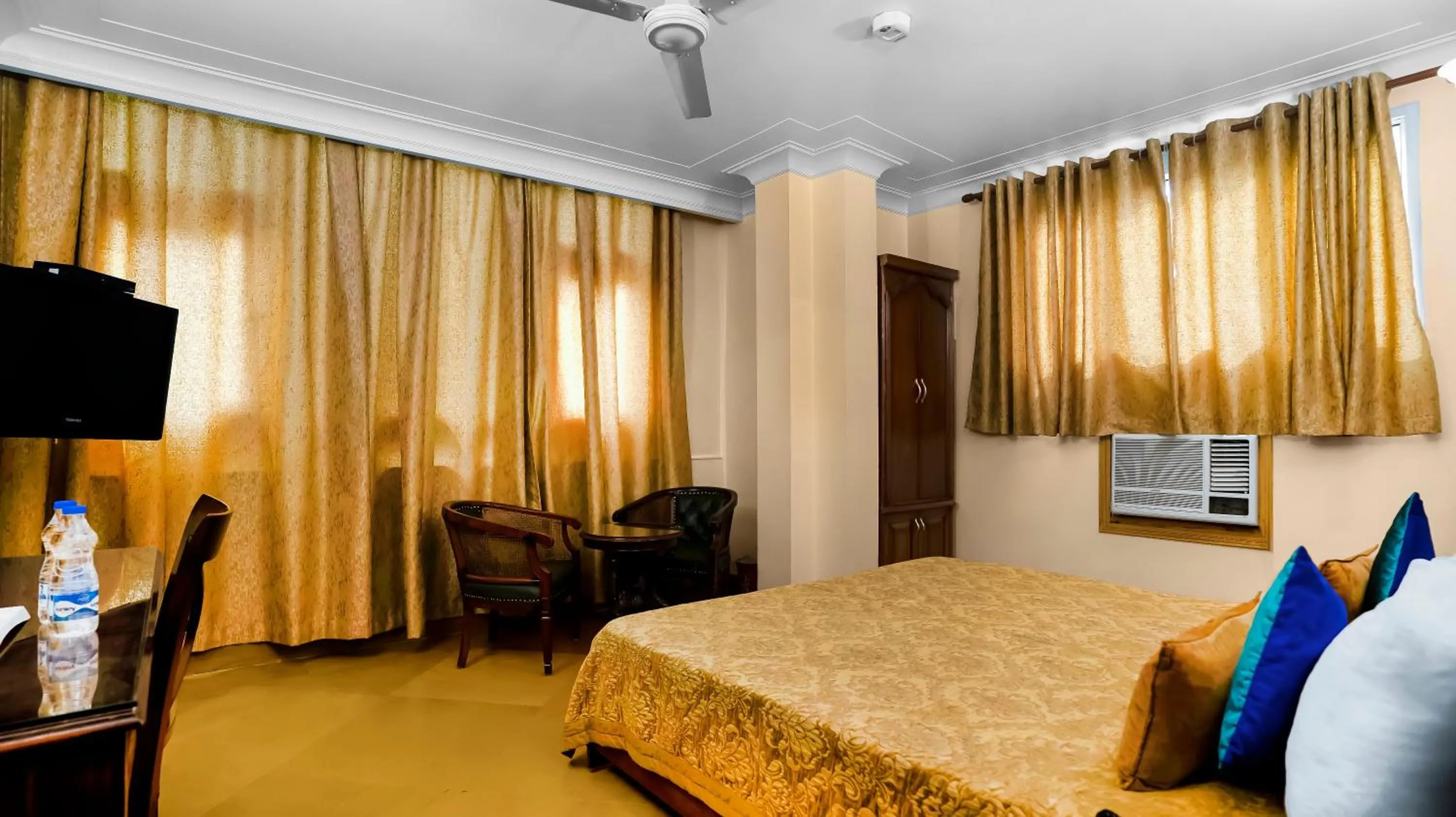Seating area, Bed in Hotel Ajanta - Colonial Charm Award Winning Luxury Hotel in the Heart of the City