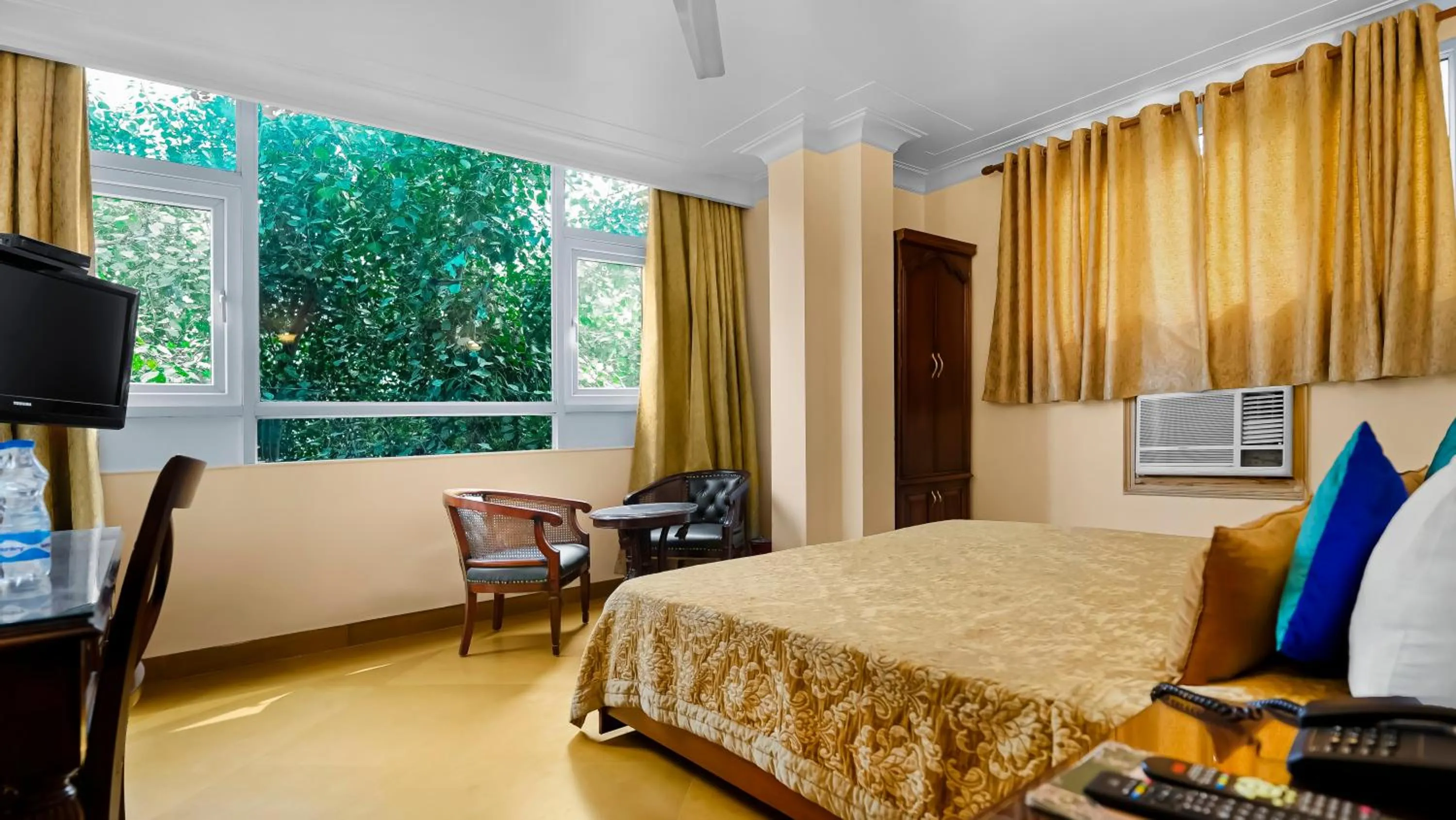 Garden view, Bed in Hotel Ajanta - Colonial Charm Award Winning Luxury Hotel in the Heart of the City